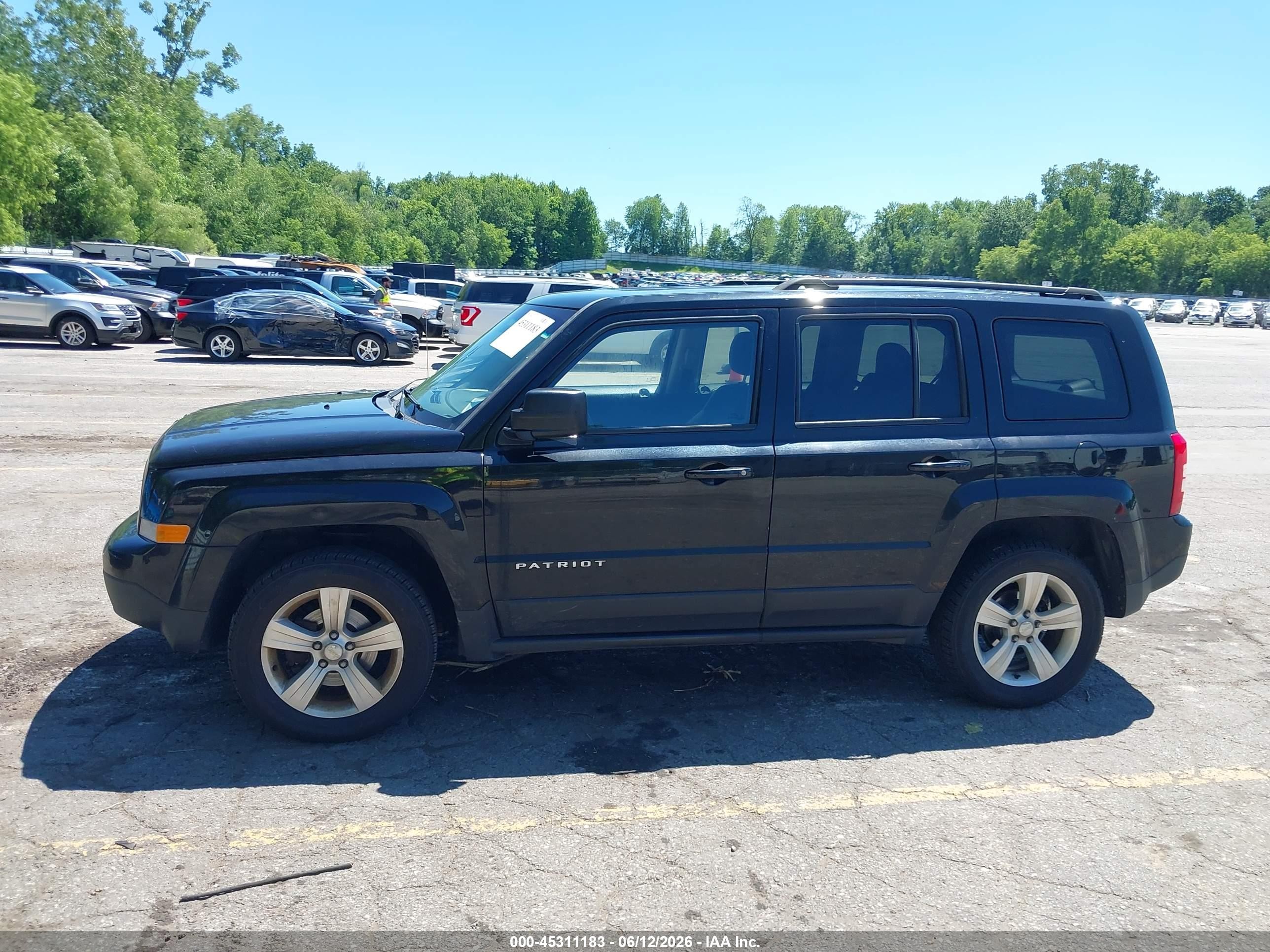2016 Jeep Patriot Latitude Black vin: 1C4NJRFB5GD638022