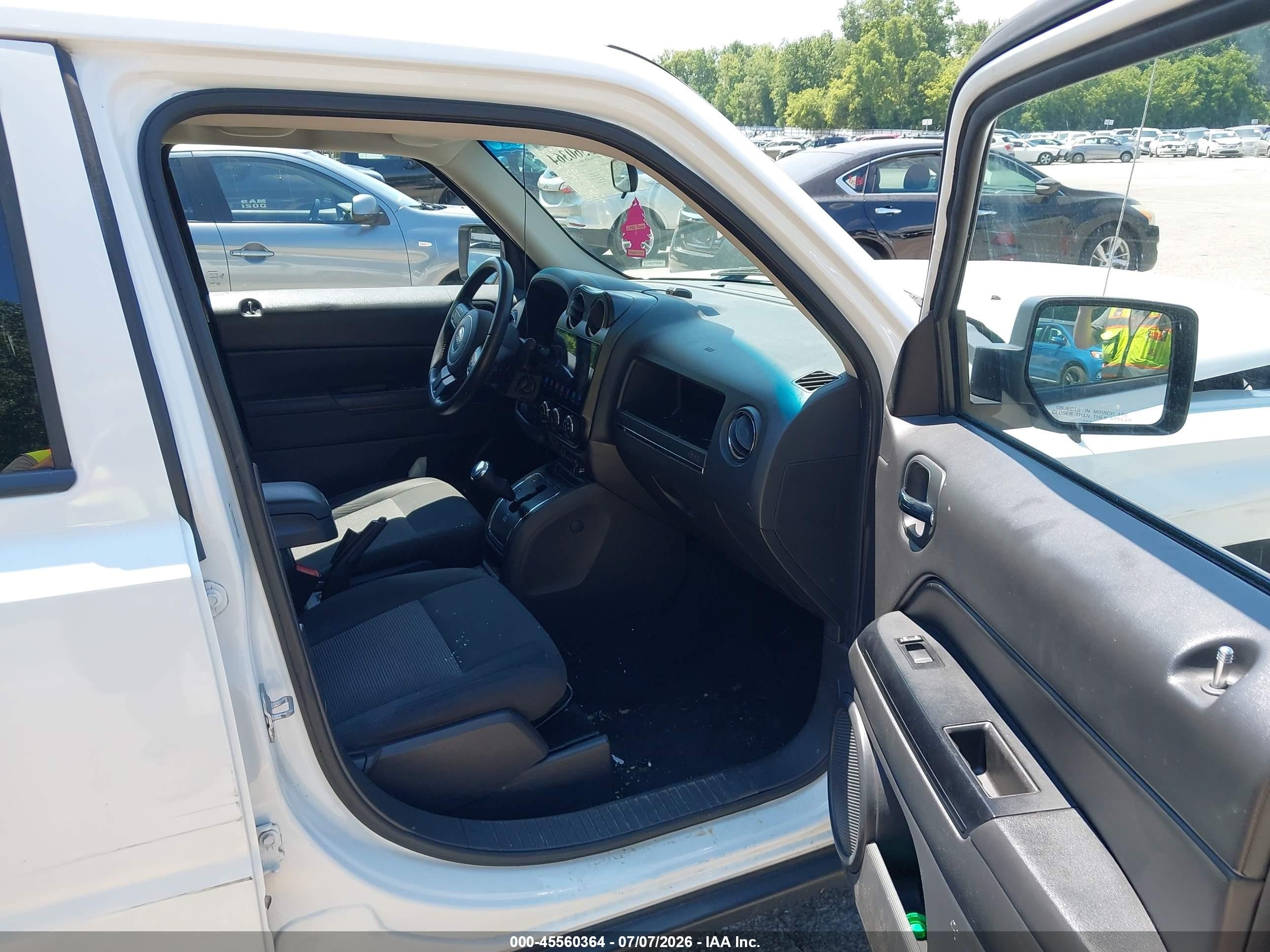 2012 Jeep Patriot Latitude White vin: 1C4NJRFB6CD689765