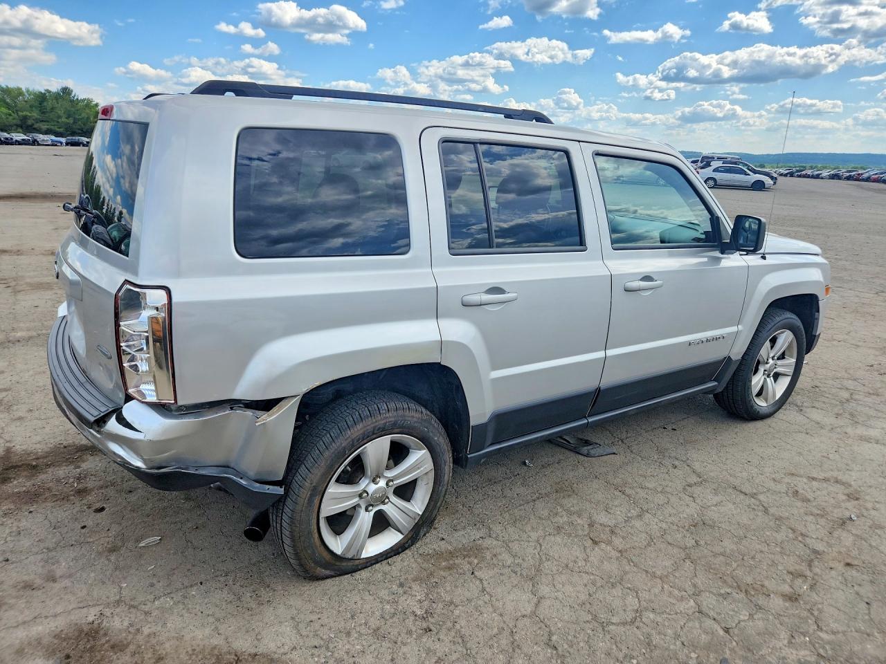 2013 Jeep Patriot Latitude Серебряный vin: 1C4NJRFB6DD245237