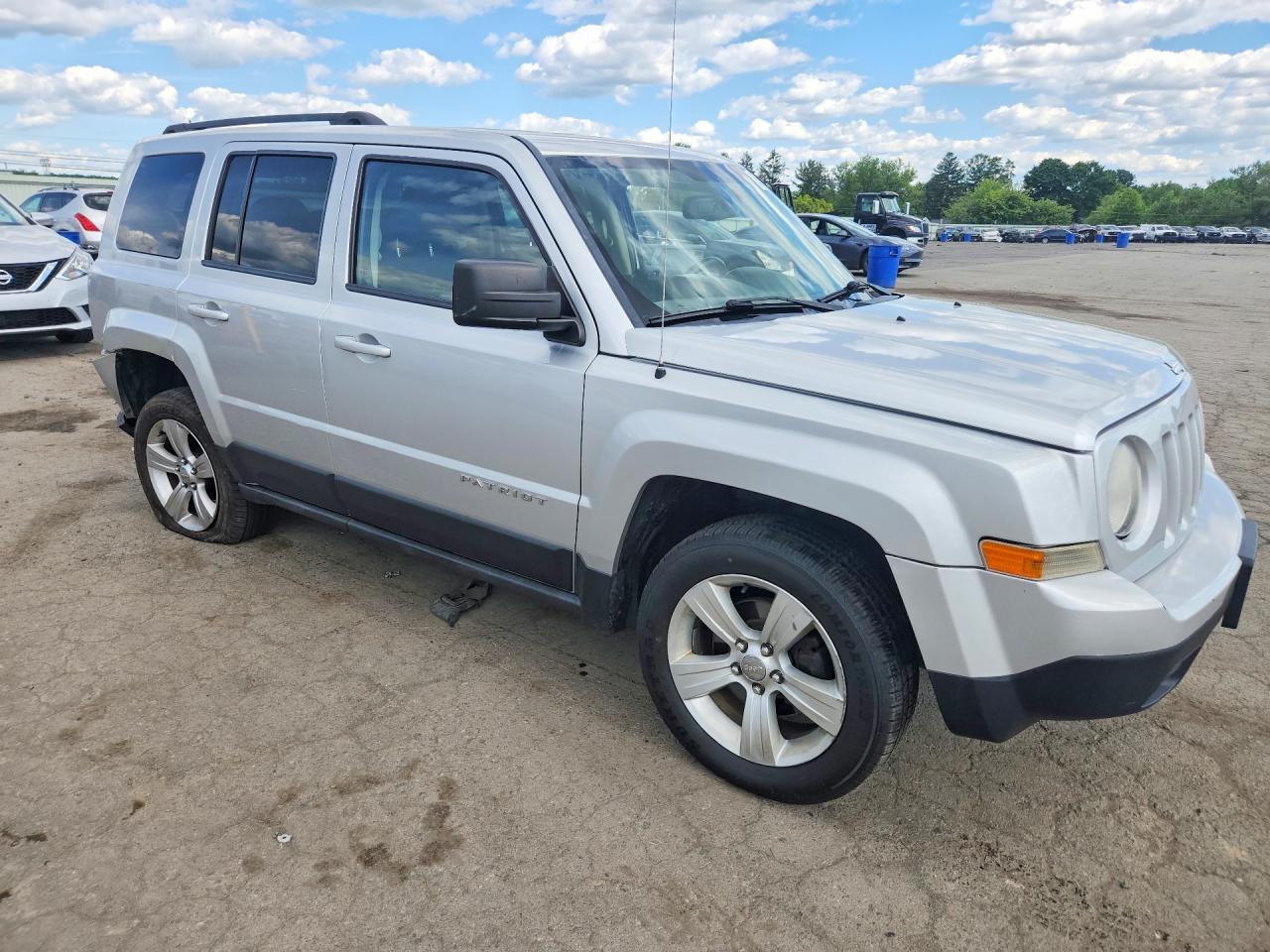 2013 Jeep Patriot Latitude Серебряный vin: 1C4NJRFB6DD245237