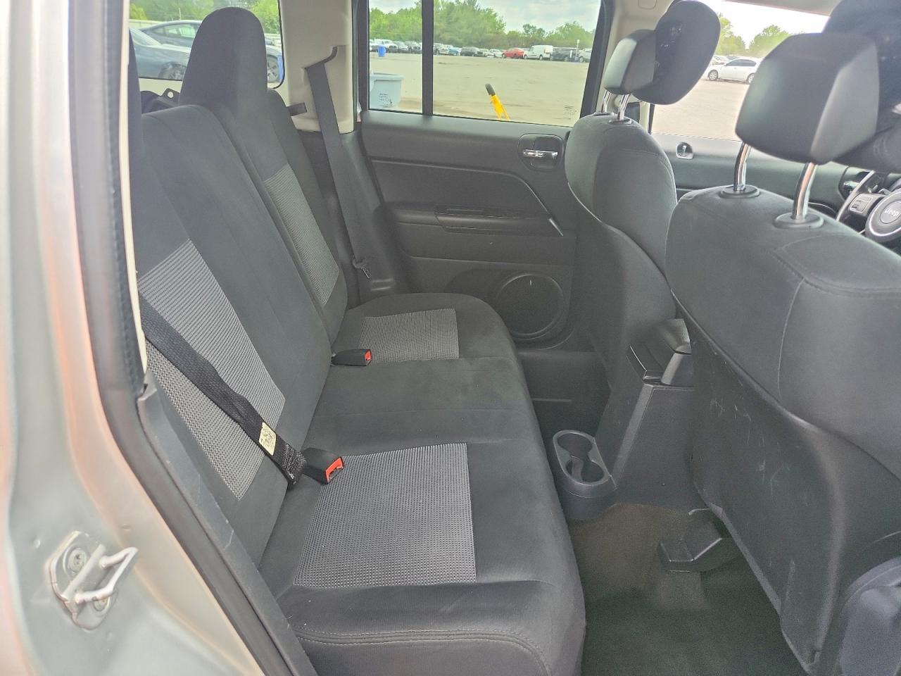 2013 Jeep Patriot Latitude Серебряный vin: 1C4NJRFB6DD245237