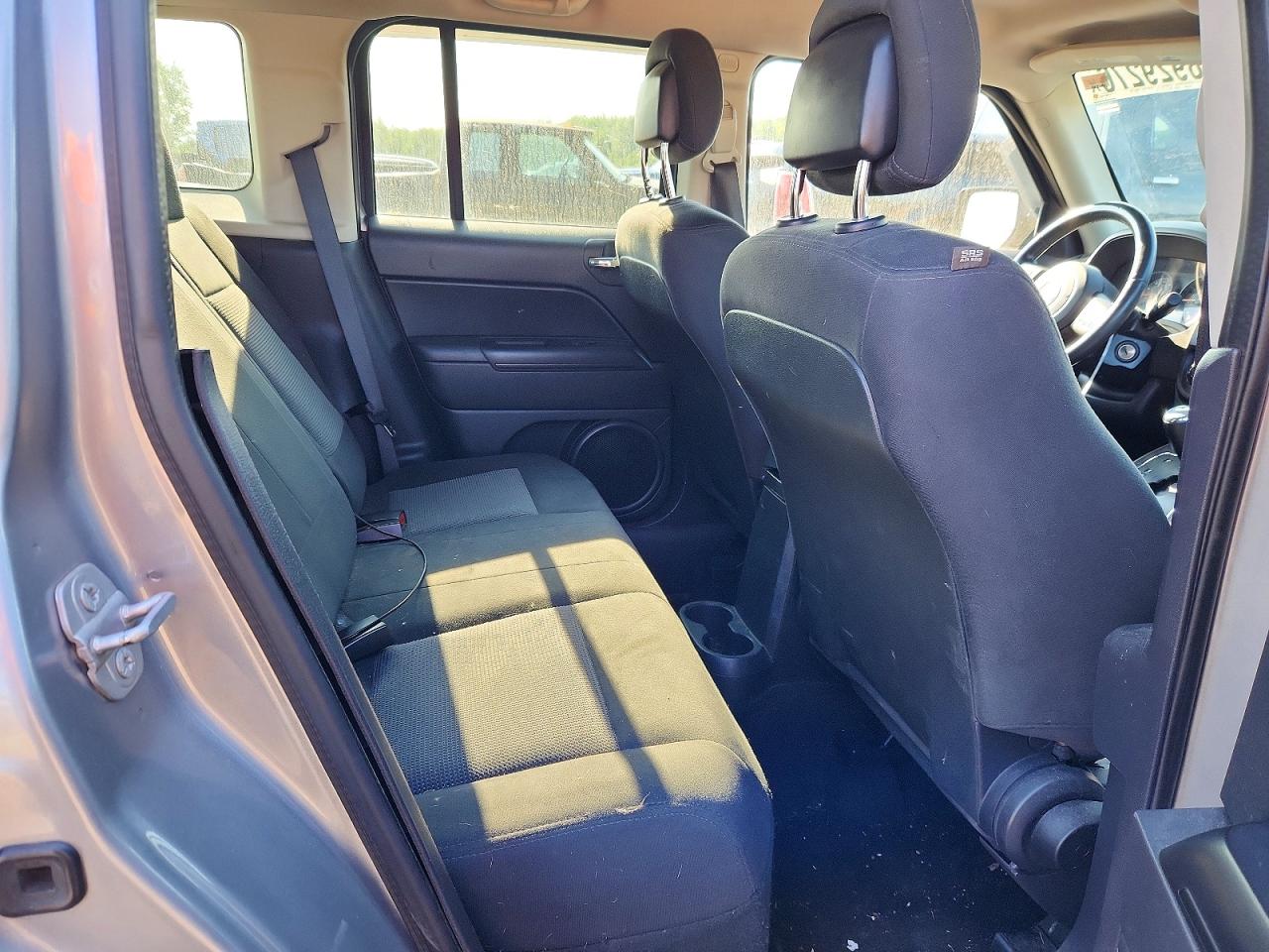 2015 Jeep Patriot Latitude Silver vin: 1C4NJRFB6FD215724