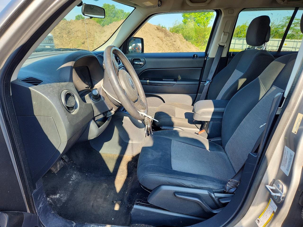 2015 Jeep Patriot Latitude Silver vin: 1C4NJRFB6FD215724