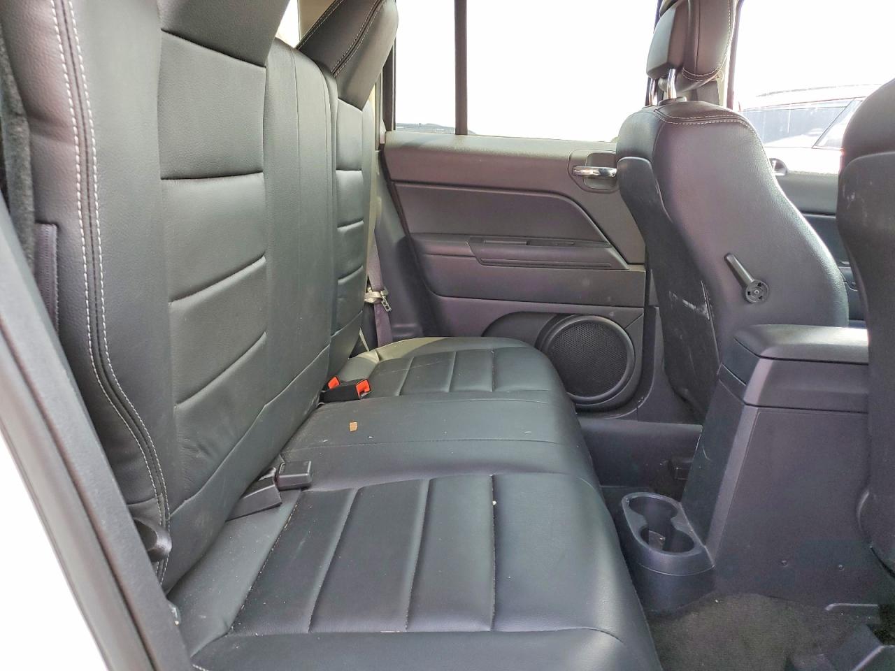 2016 Jeep Patriot Latitude White vin: 1C4NJRFB6GD646646