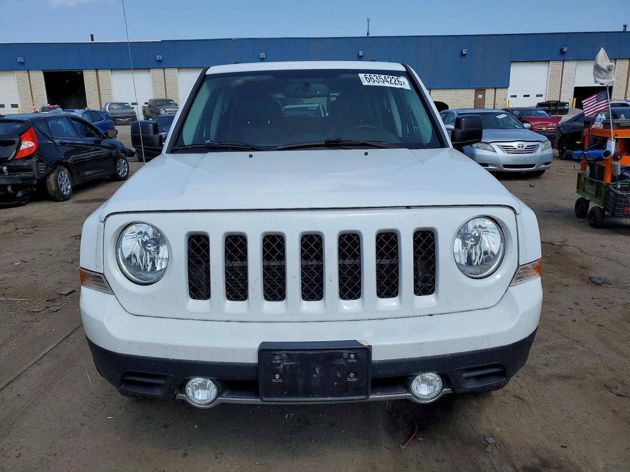 2016 Jeep Patriot Latitude White vin: 1C4NJRFB6GD646646
