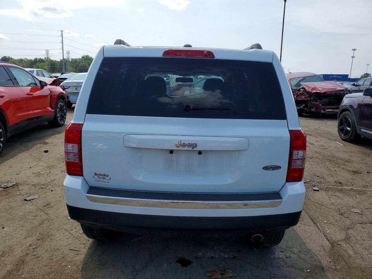 2016 Jeep Patriot Latitude White vin: 1C4NJRFB6GD646646