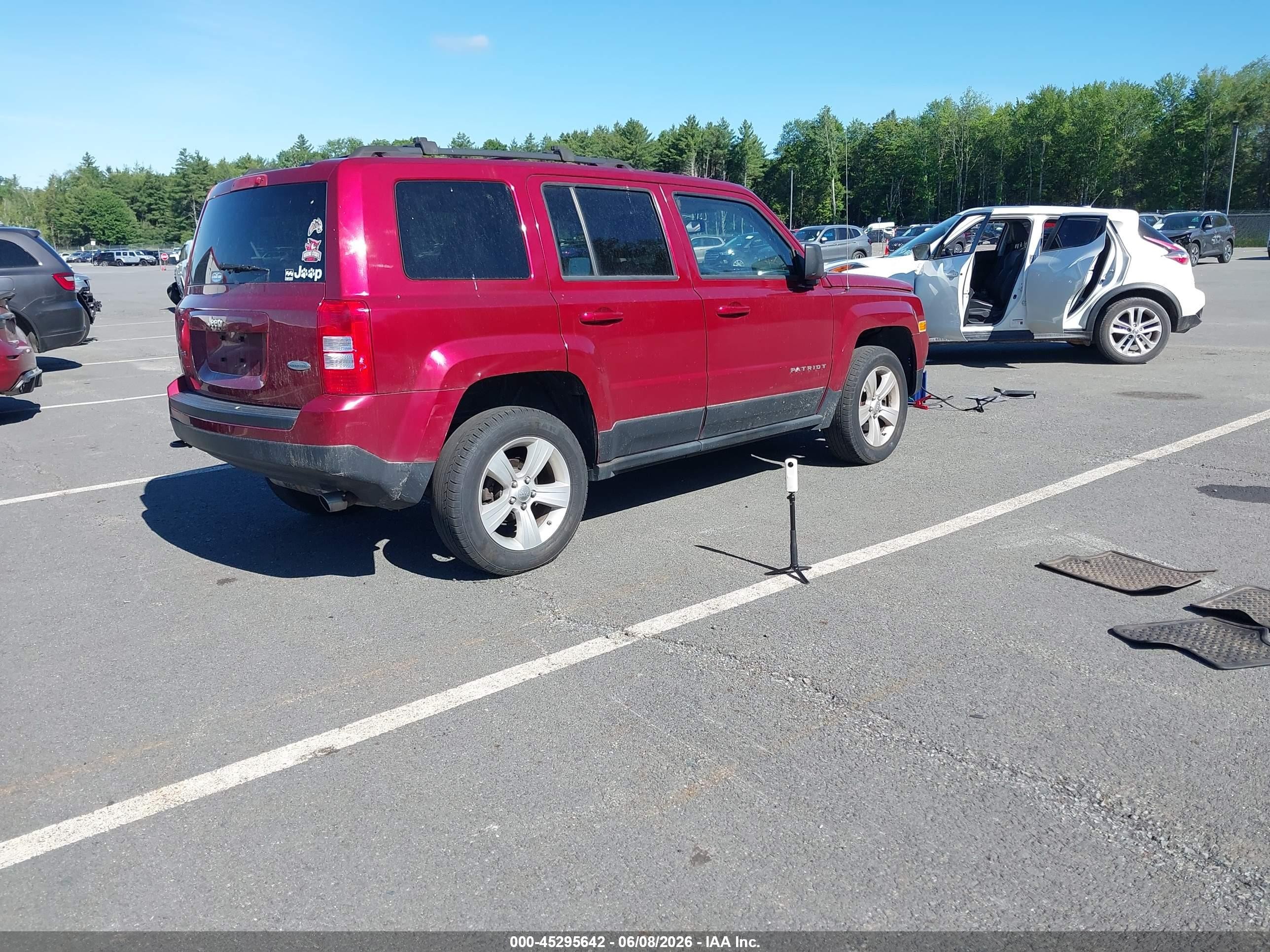 2012 Jeep Patriot Latitude Red vin: 1C4NJRFB7CD655513