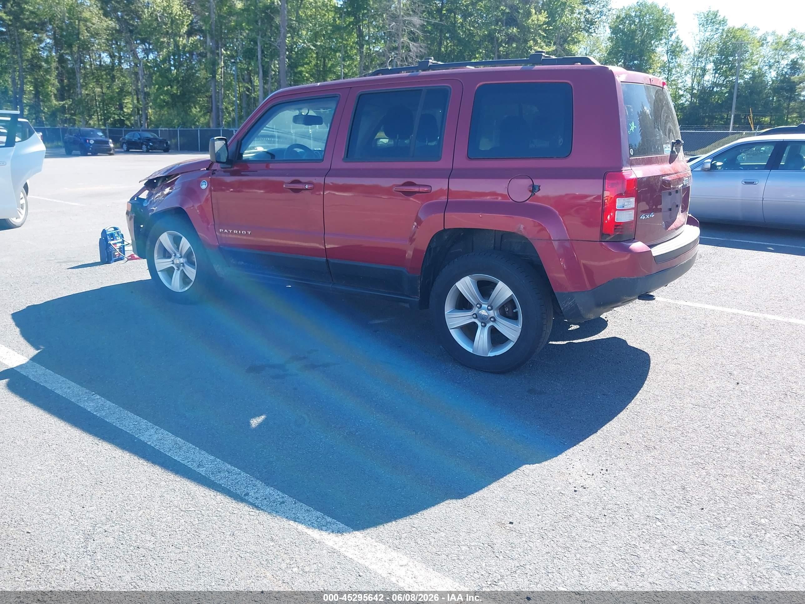 2012 Jeep Patriot Latitude Red vin: 1C4NJRFB7CD655513