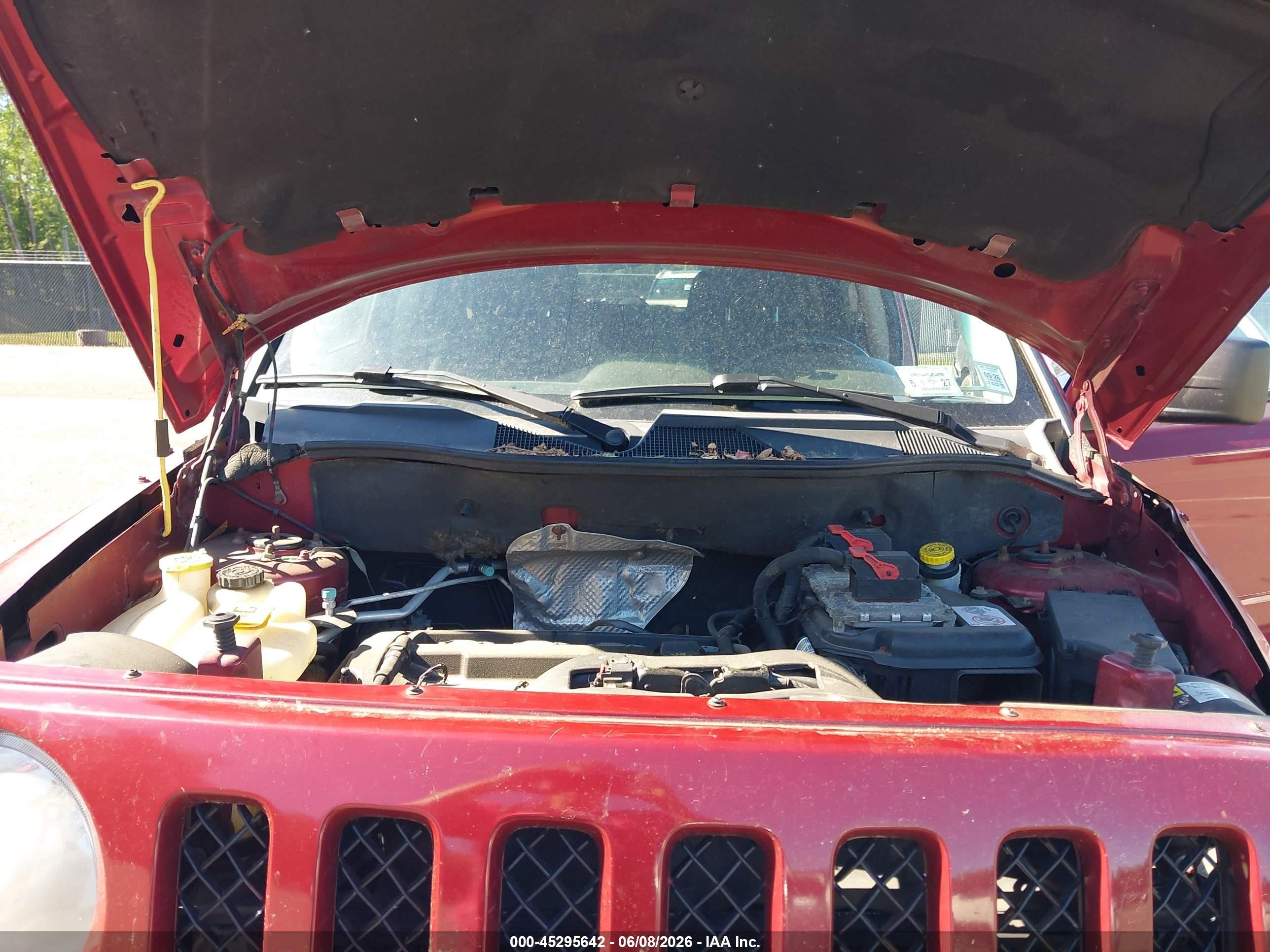 2012 Jeep Patriot Latitude Red vin: 1C4NJRFB7CD655513