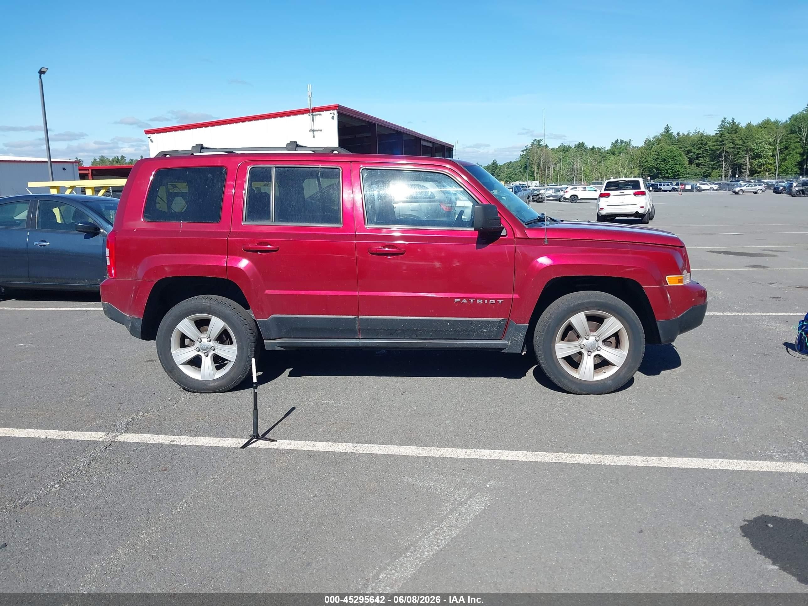 2012 Jeep Patriot Latitude Red vin: 1C4NJRFB7CD655513