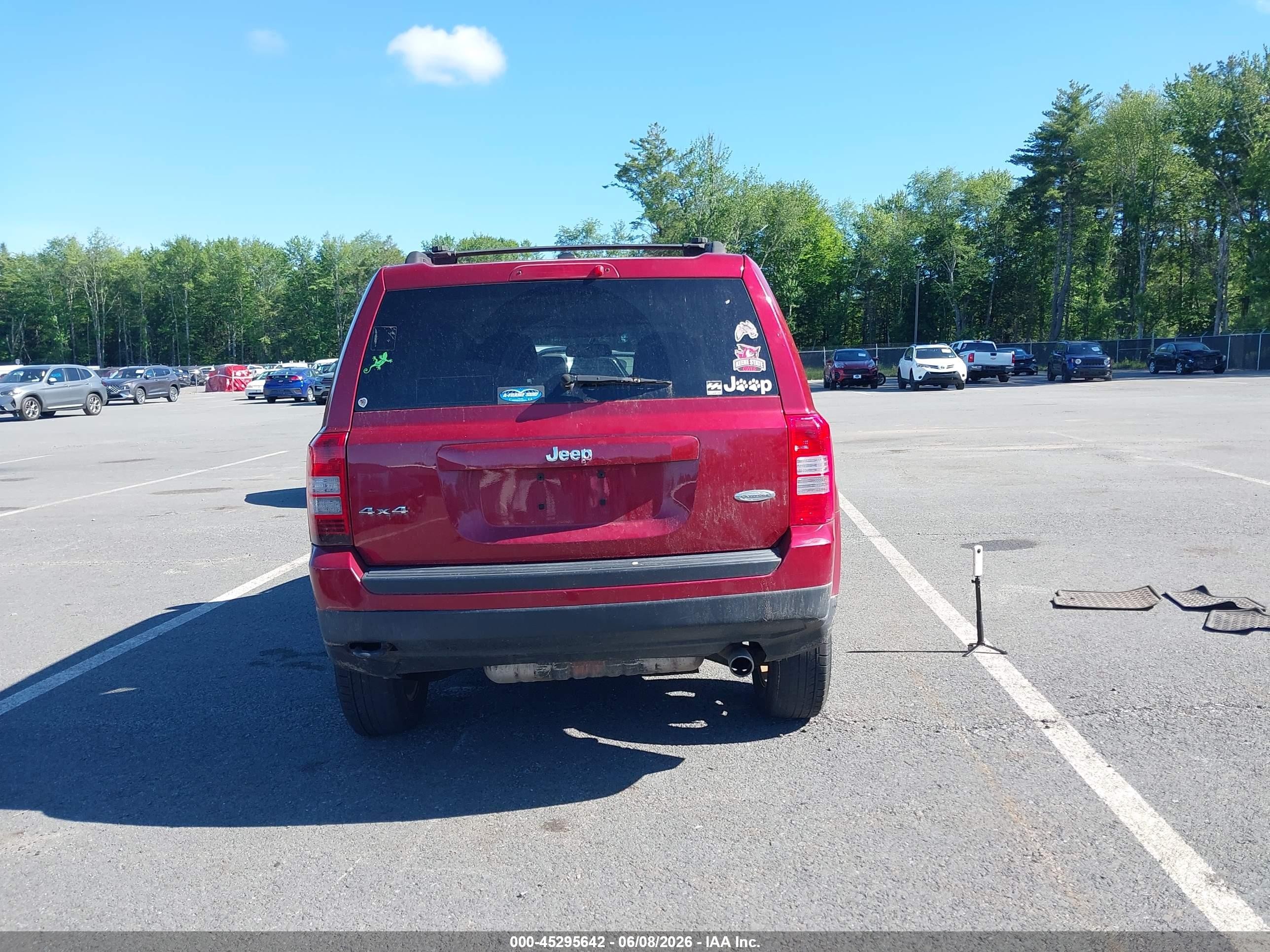 2012 Jeep Patriot Latitude Red vin: 1C4NJRFB7CD655513