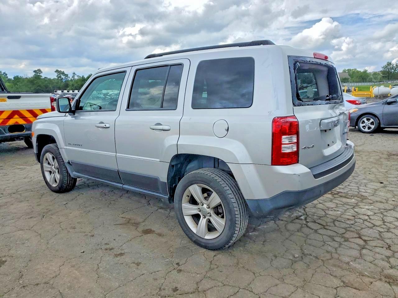 2013 Jeep Patriot Latitude Silver vin: 1C4NJRFB7DD281406