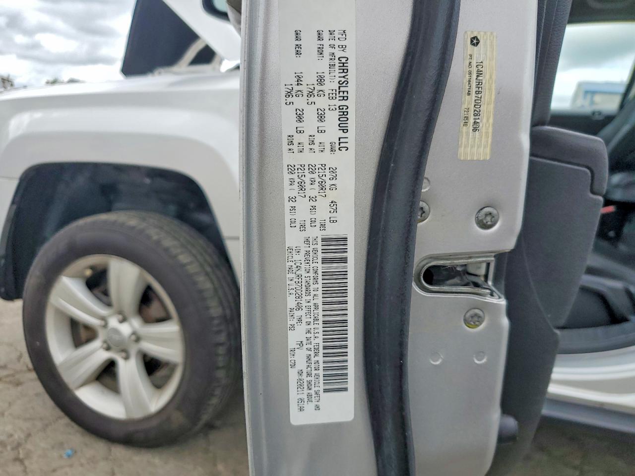2013 Jeep Patriot Latitude Silver vin: 1C4NJRFB7DD281406