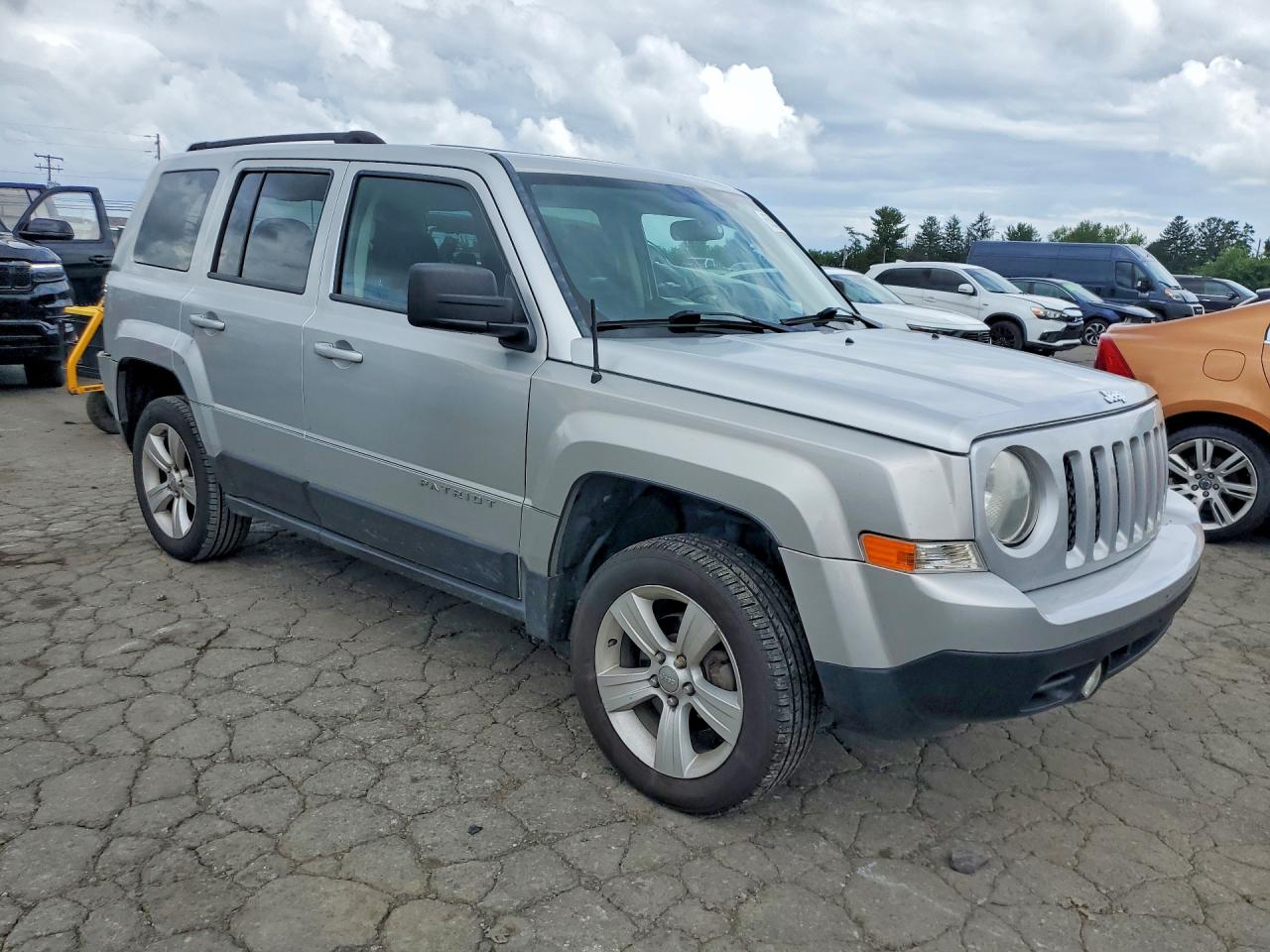 2013 Jeep Patriot Latitude Silver vin: 1C4NJRFB7DD281406