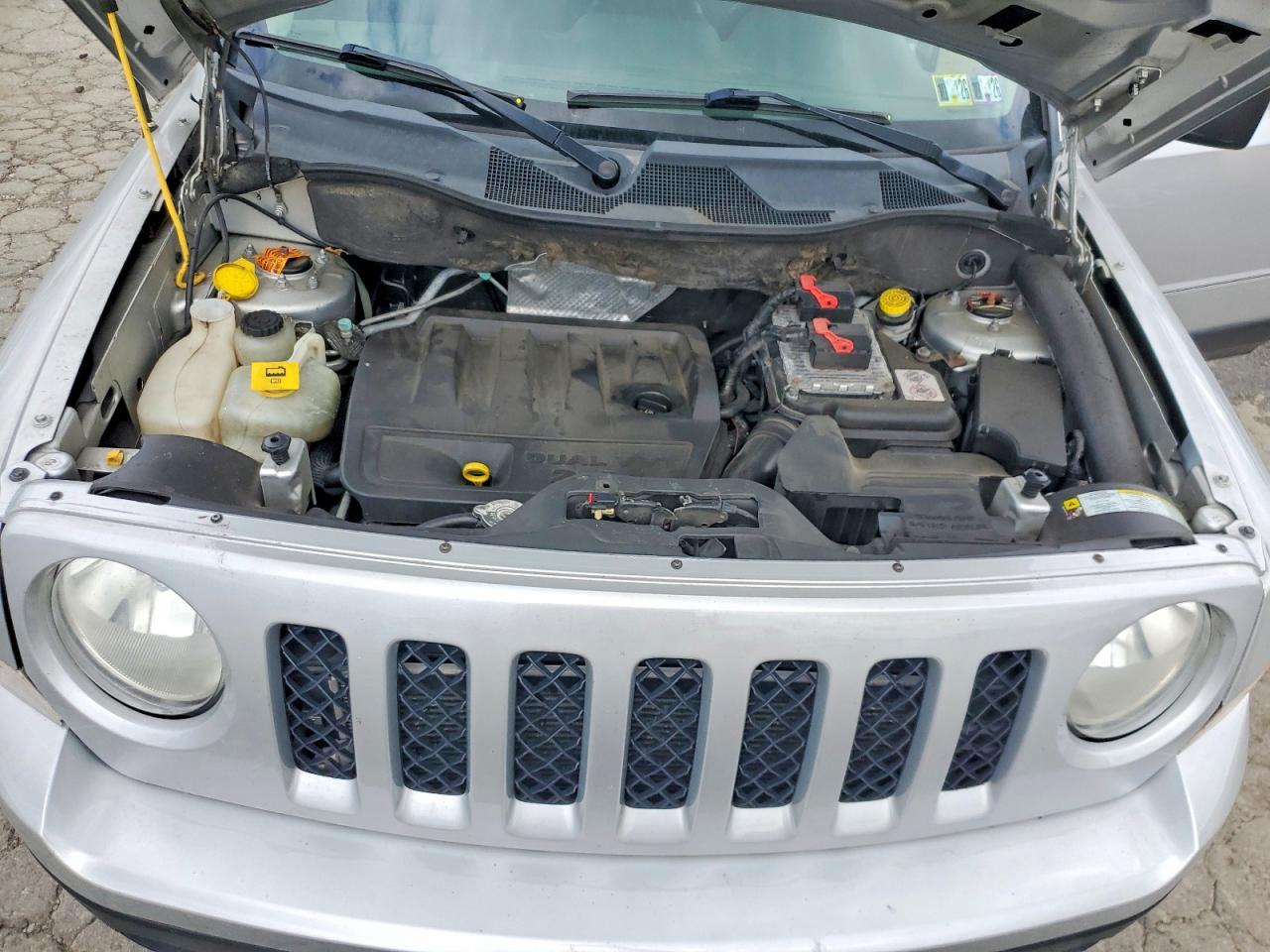 2013 Jeep Patriot Latitude Silver vin: 1C4NJRFB7DD281406