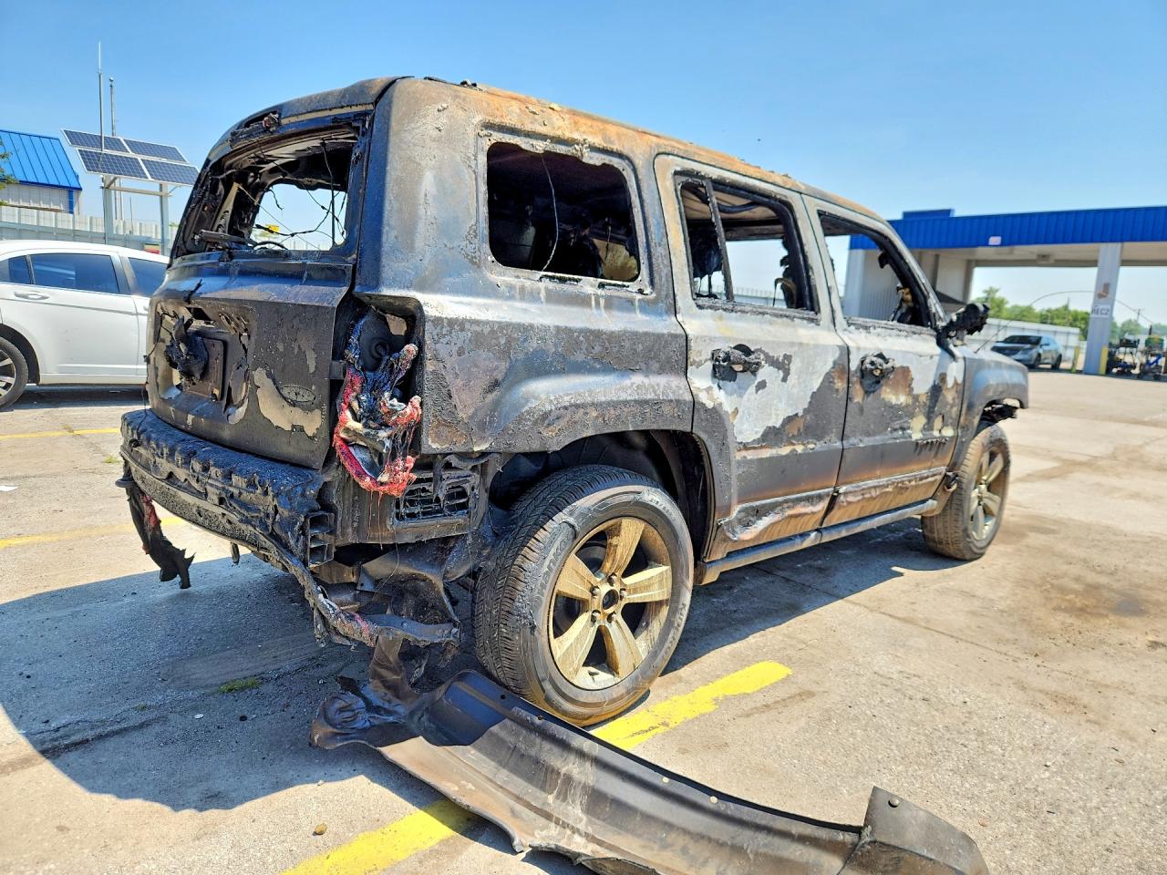 2014 Jeep Patriot Latitude Burn vin: 1C4NJRFB7ED705040