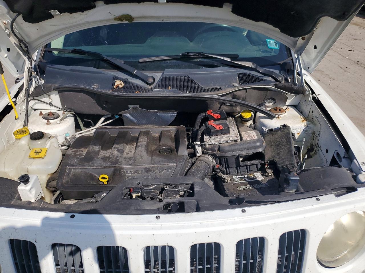 2014 Jeep Patriot Latitude White vin: 1C4NJRFB7ED717415