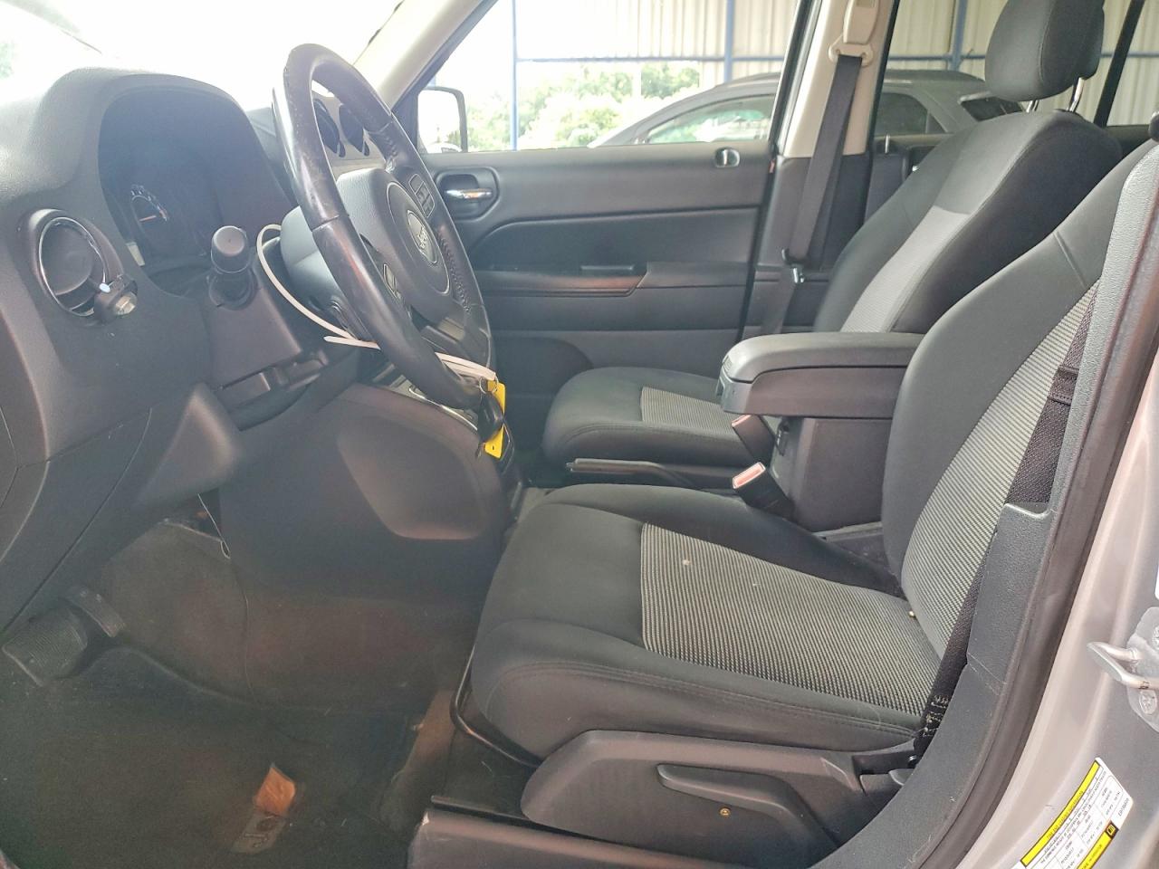 2014 Jeep Patriot Latitude Серебряный vin: 1C4NJRFB7ED735025