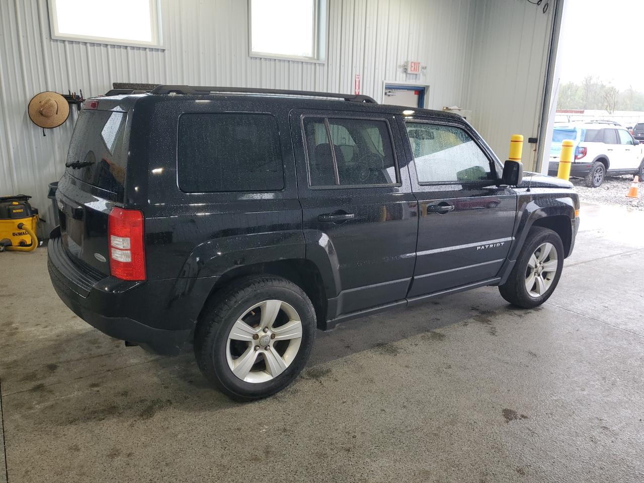 2014 Jeep Patriot Latitude Black vin: 1C4NJRFB7ED885409 Damage: Right Qtr Panel, Dent(S) W/ Paint Dmg, 1/2 To 1 Inch