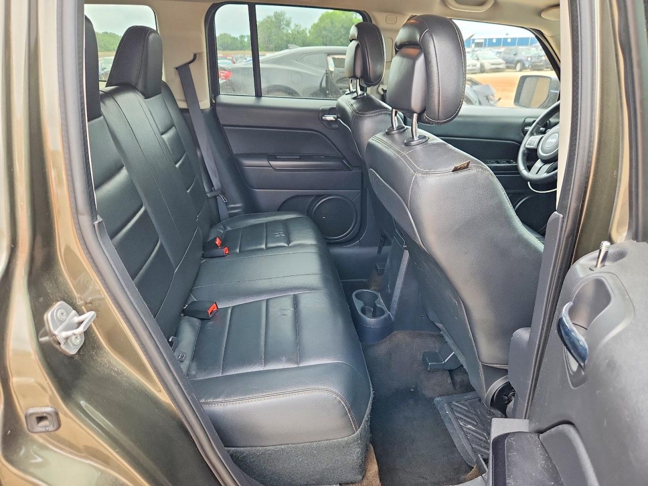 2015 Jeep Patriot Latitude Green vin: 1C4NJRFB7FD259117