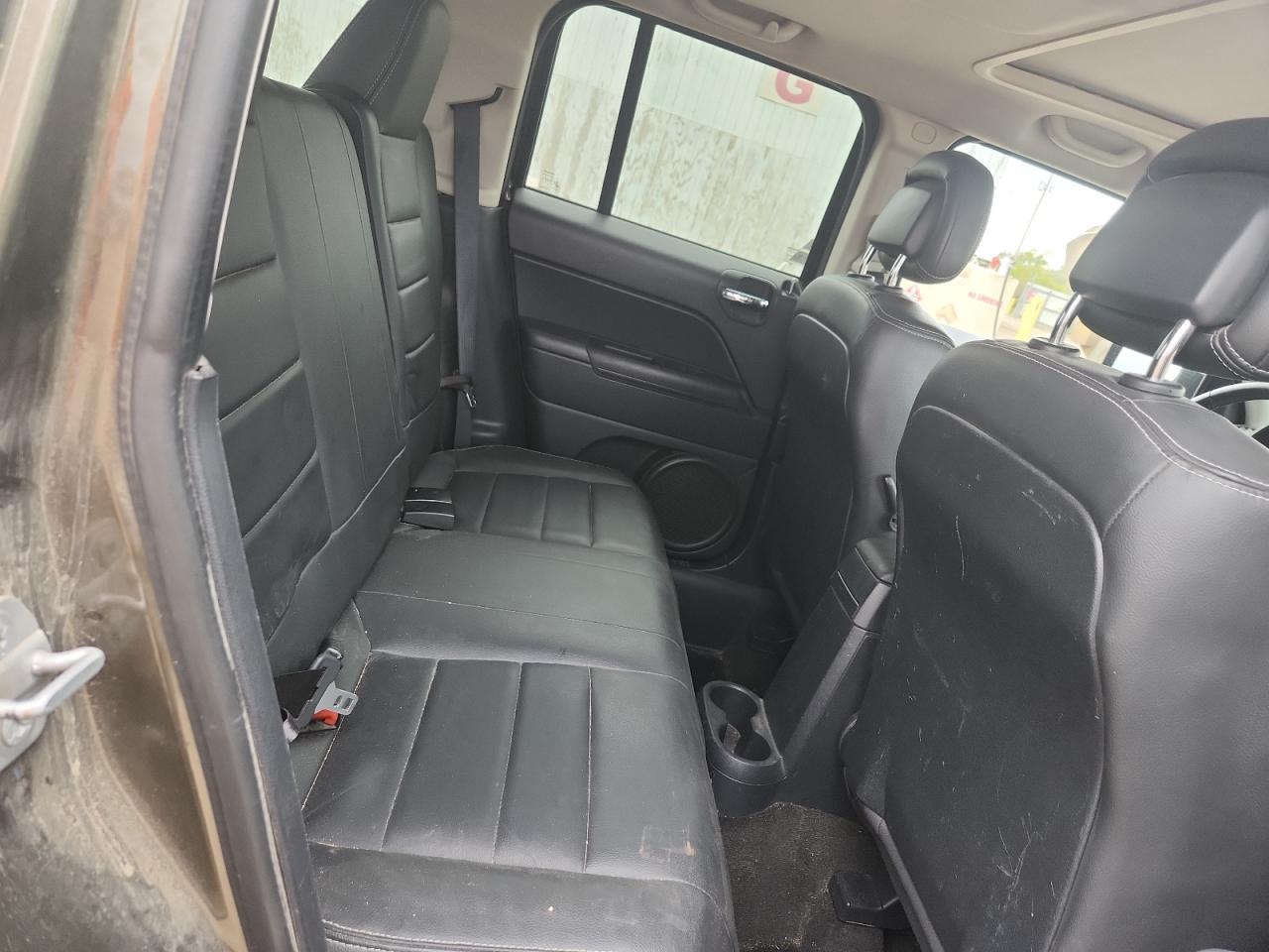 2015 Jeep Patriot Latitude Green vin: 1C4NJRFB7FD270828