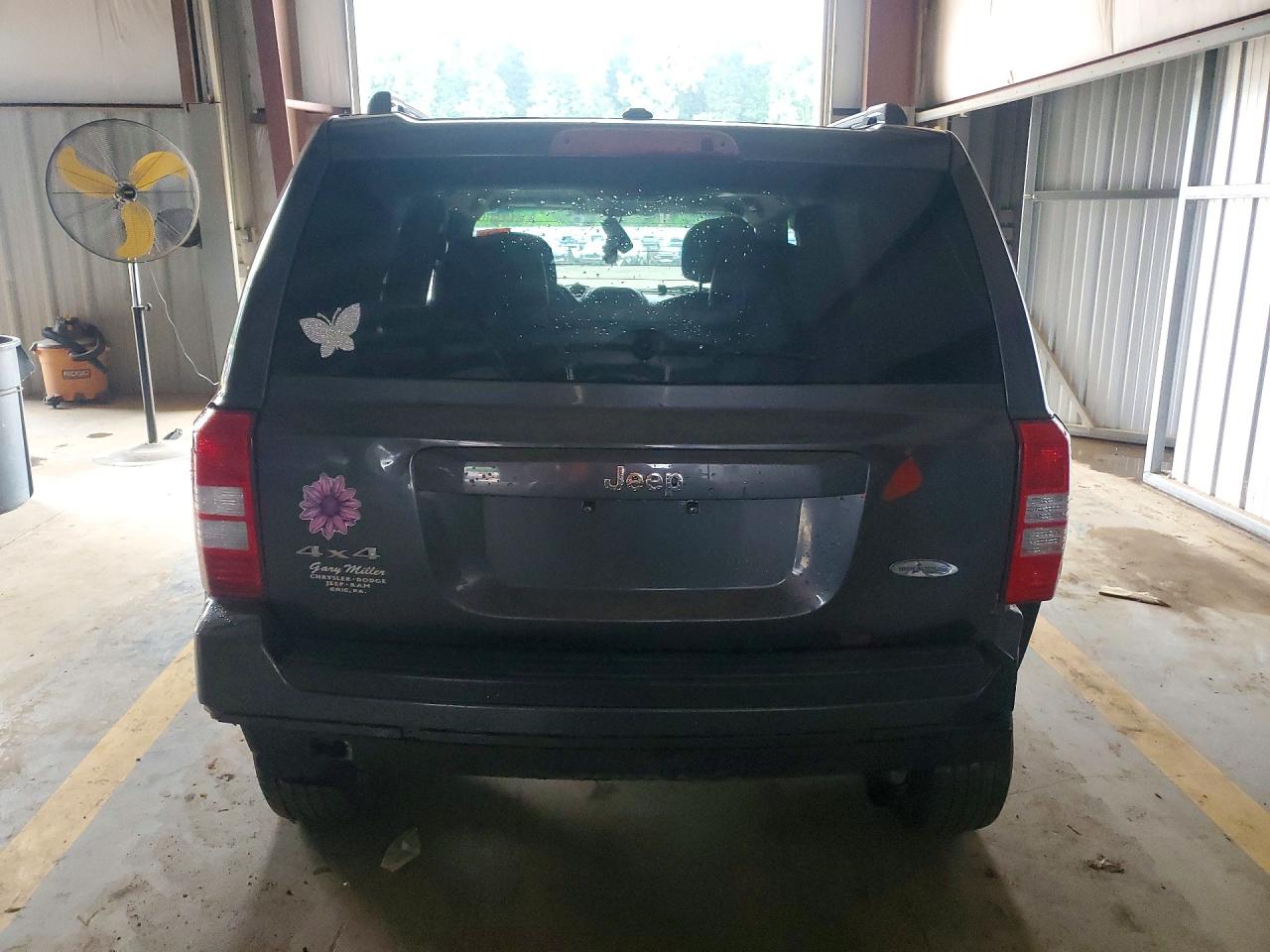 2015 Jeep Patriot Latitude Gray vin: 1C4NJRFB7FD290920