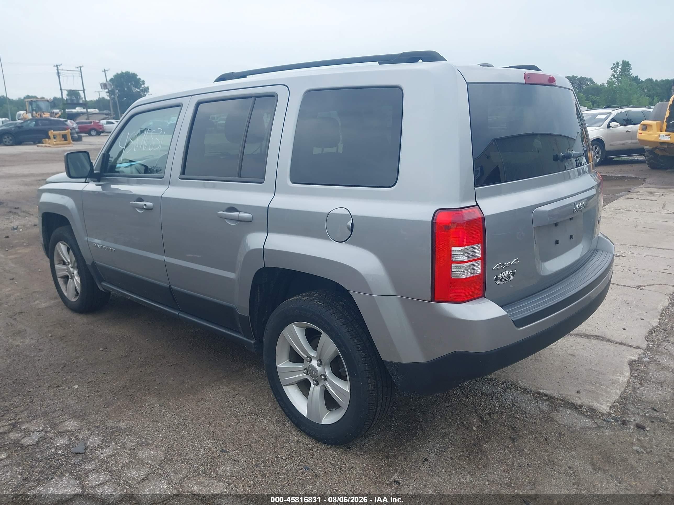 2015 Jeep Patriot Latitude Серебряный vin: 1C4NJRFB7FD348718