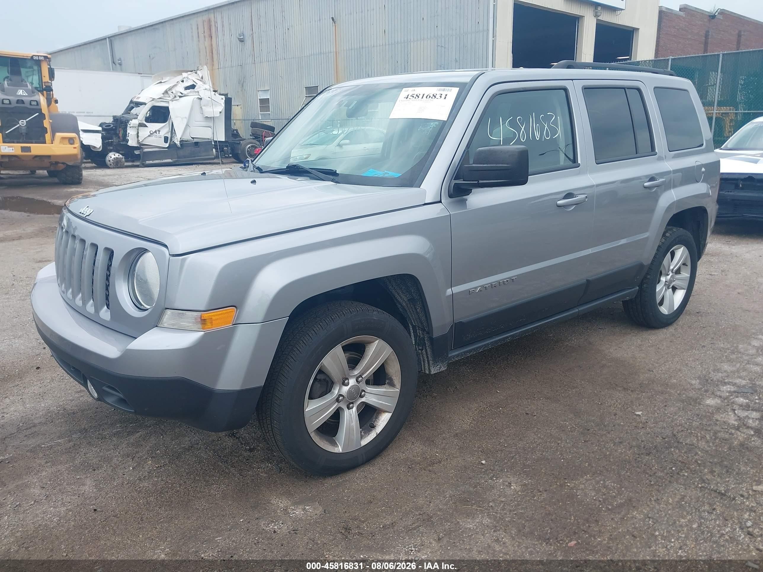 2015 Jeep Patriot Latitude Серебряный vin: 1C4NJRFB7FD348718