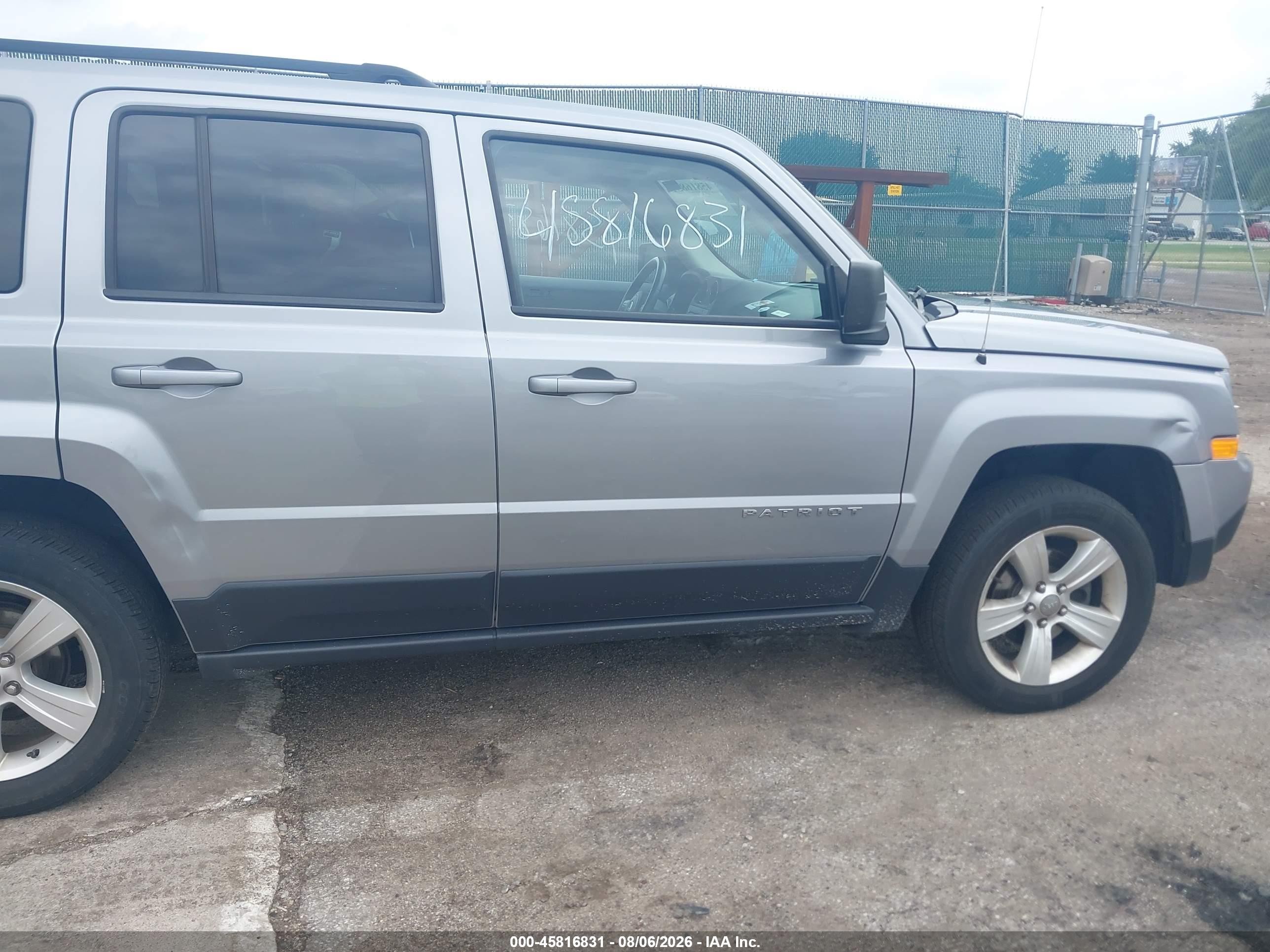 2015 Jeep Patriot Latitude Серебряный vin: 1C4NJRFB7FD348718