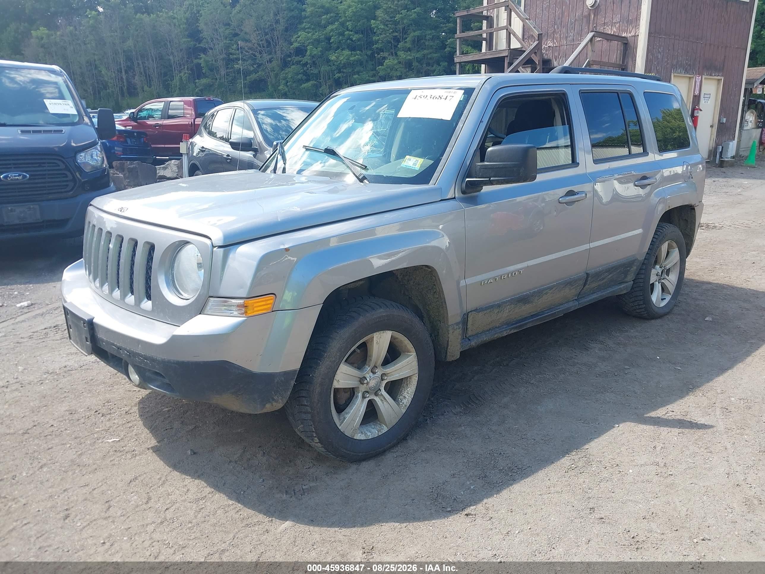 2015 Jeep Patriot Latitude Серебряный vin: 1C4NJRFB7FD382500