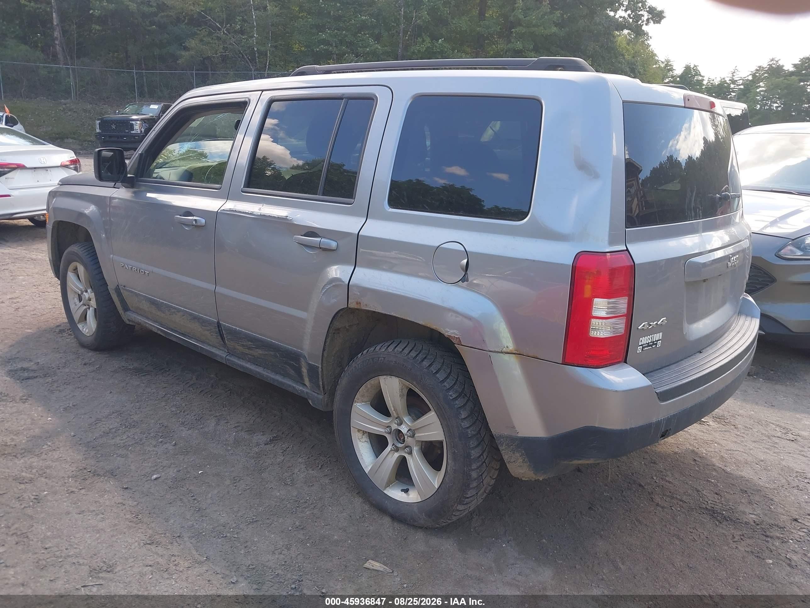 2015 Jeep Patriot Latitude Серебряный vin: 1C4NJRFB7FD382500