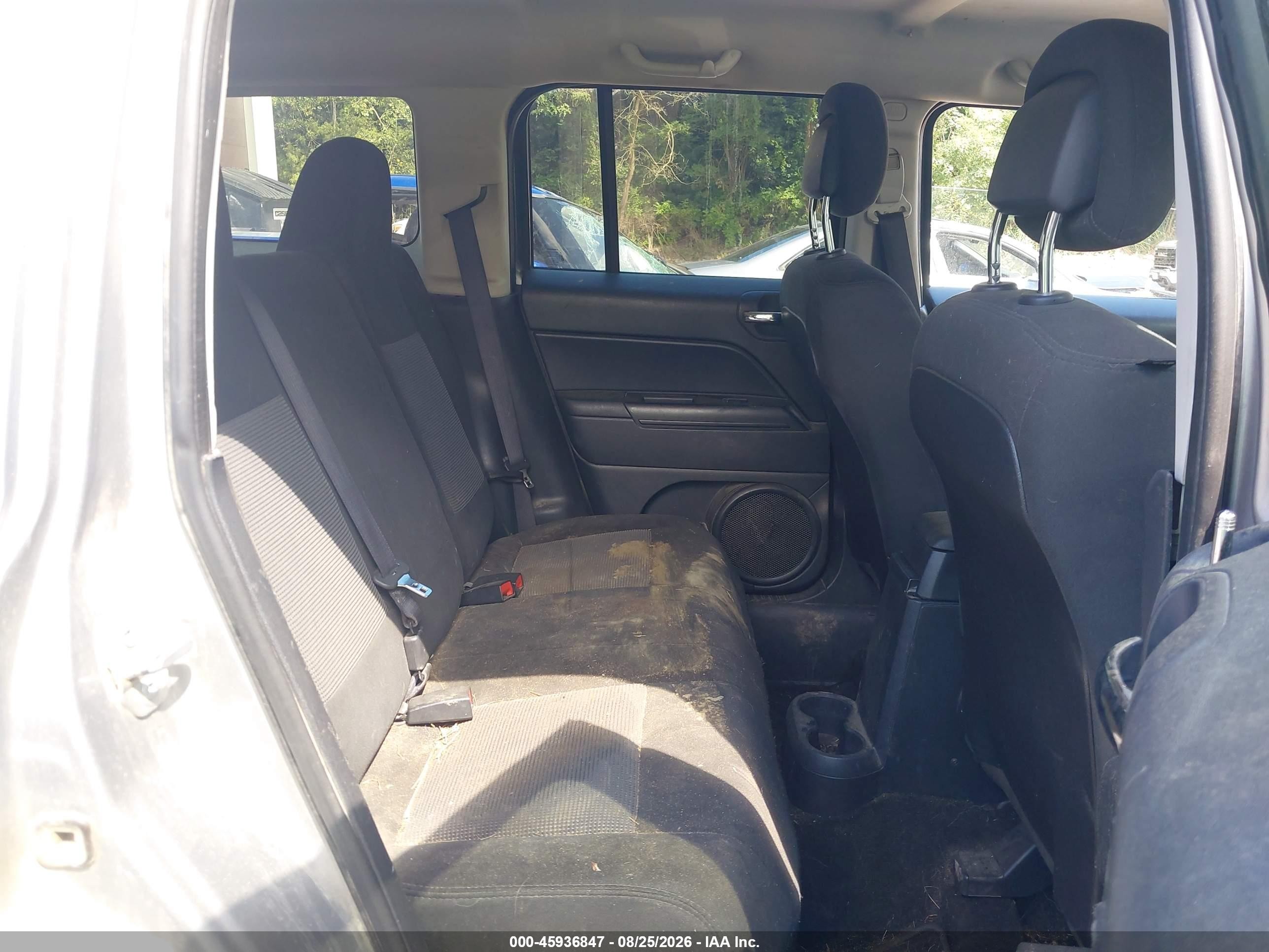 2015 Jeep Patriot Latitude Серебряный vin: 1C4NJRFB7FD382500