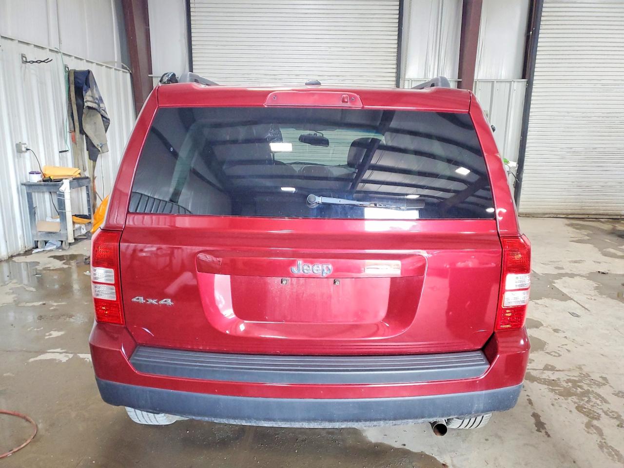 2015 Jeep Patriot Latitude Red vin: 1C4NJRFB7FD412370