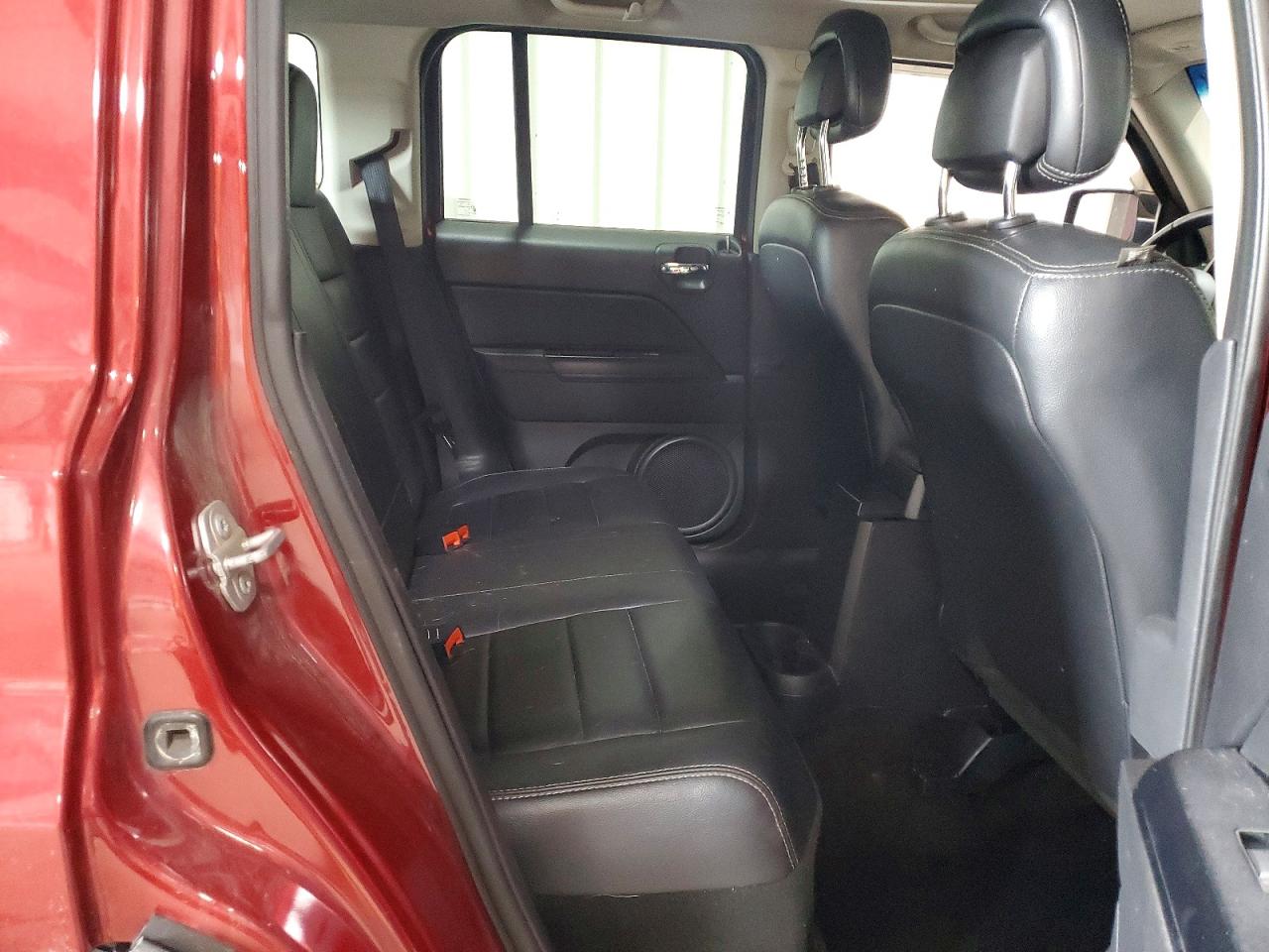 2015 Jeep Patriot Latitude Red vin: 1C4NJRFB7FD412370