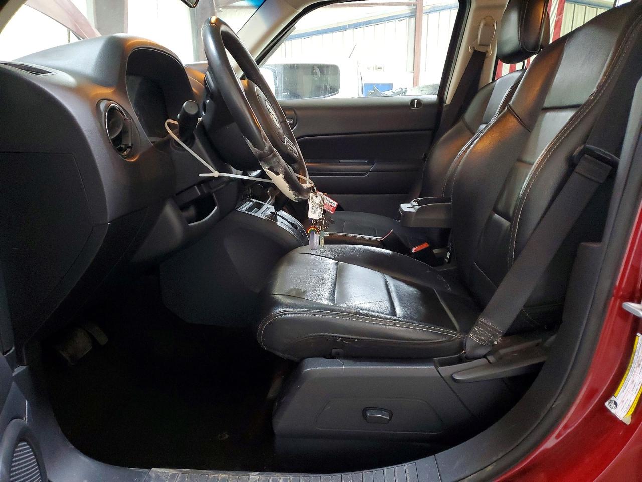 2015 Jeep Patriot Latitude Red vin: 1C4NJRFB7FD412370