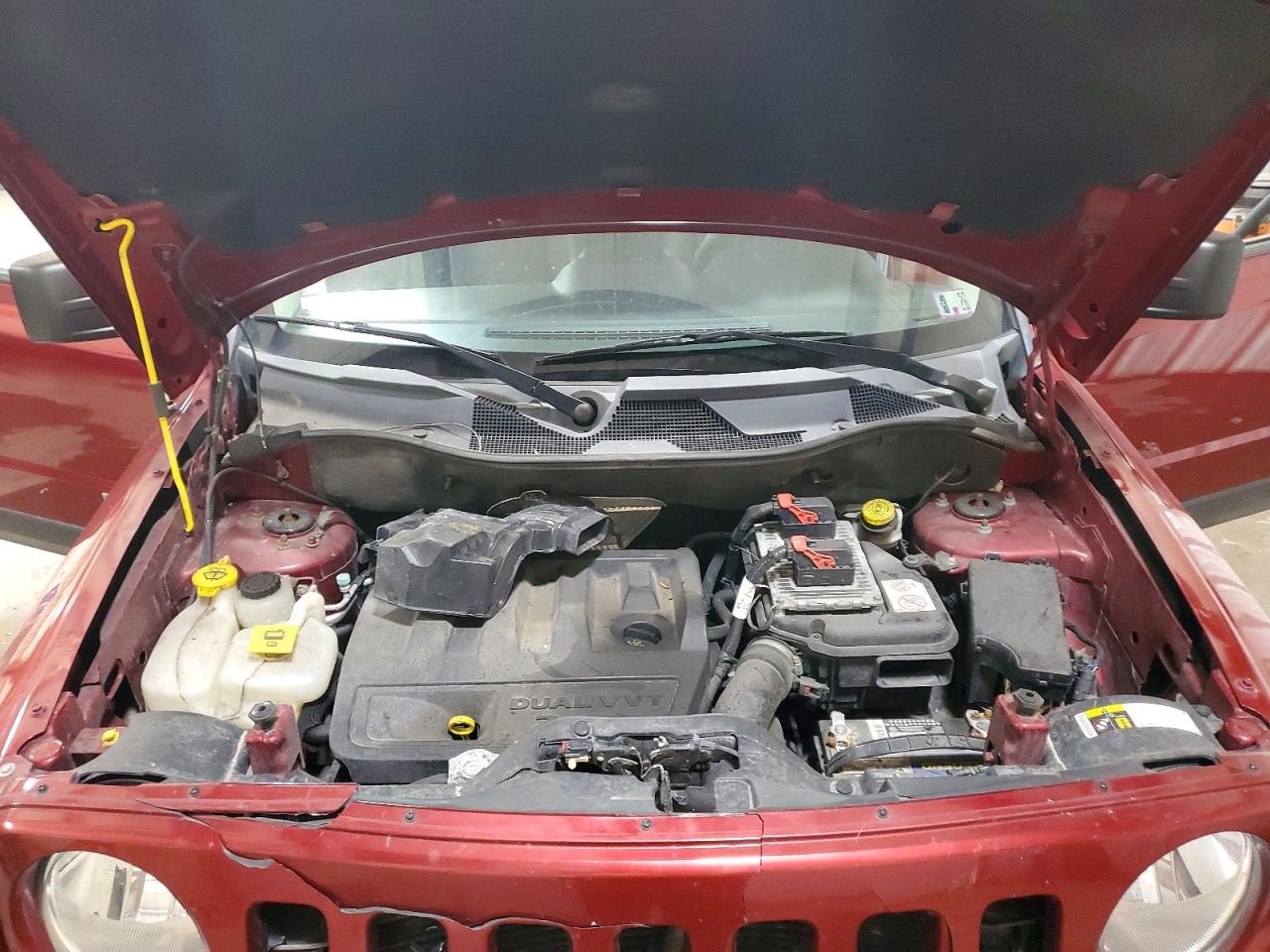 2015 Jeep Patriot Latitude Red vin: 1C4NJRFB7FD412370
