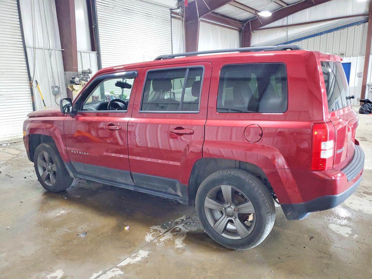 2015 Jeep Patriot Latitude Red vin: 1C4NJRFB7FD412370