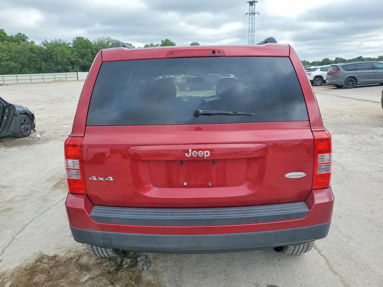2012 Jeep Patriot Latitude Red vin: 1C4NJRFB8CD566842