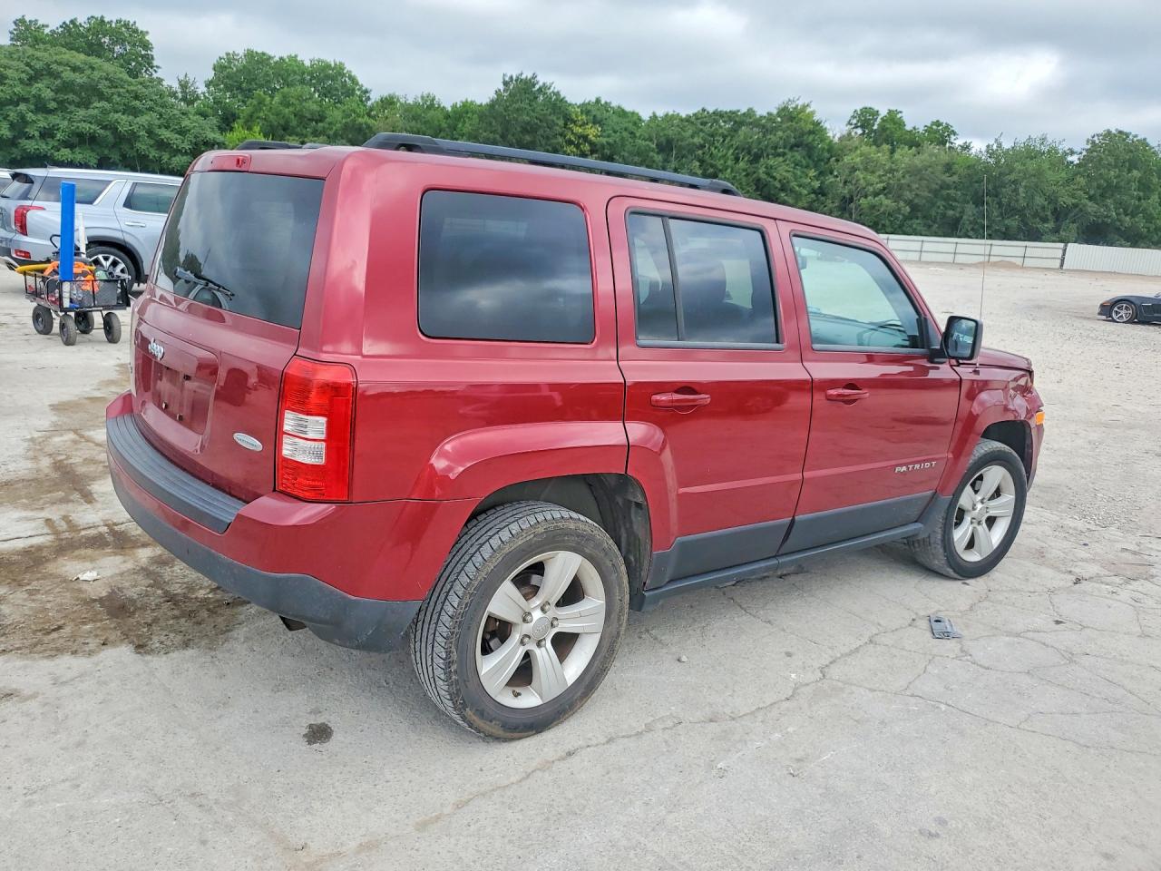 2012 Jeep Patriot Latitude Red vin: 1C4NJRFB8CD566842