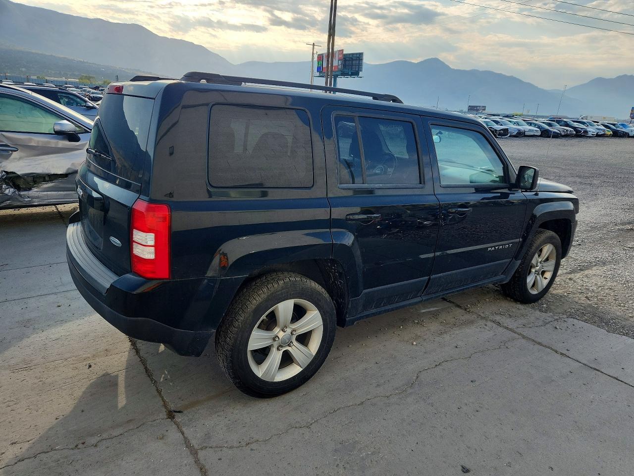 2012 Jeep Patriot Latitude Черный vin: 1C4NJRFB8CD683272