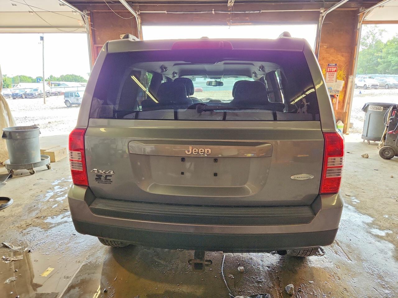 2013 Jeep Patriot Latitude Silver vin: 1C4NJRFB8DD101091