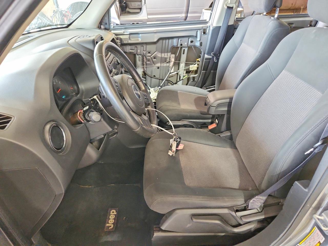 2013 Jeep Patriot Latitude Silver vin: 1C4NJRFB8DD101091