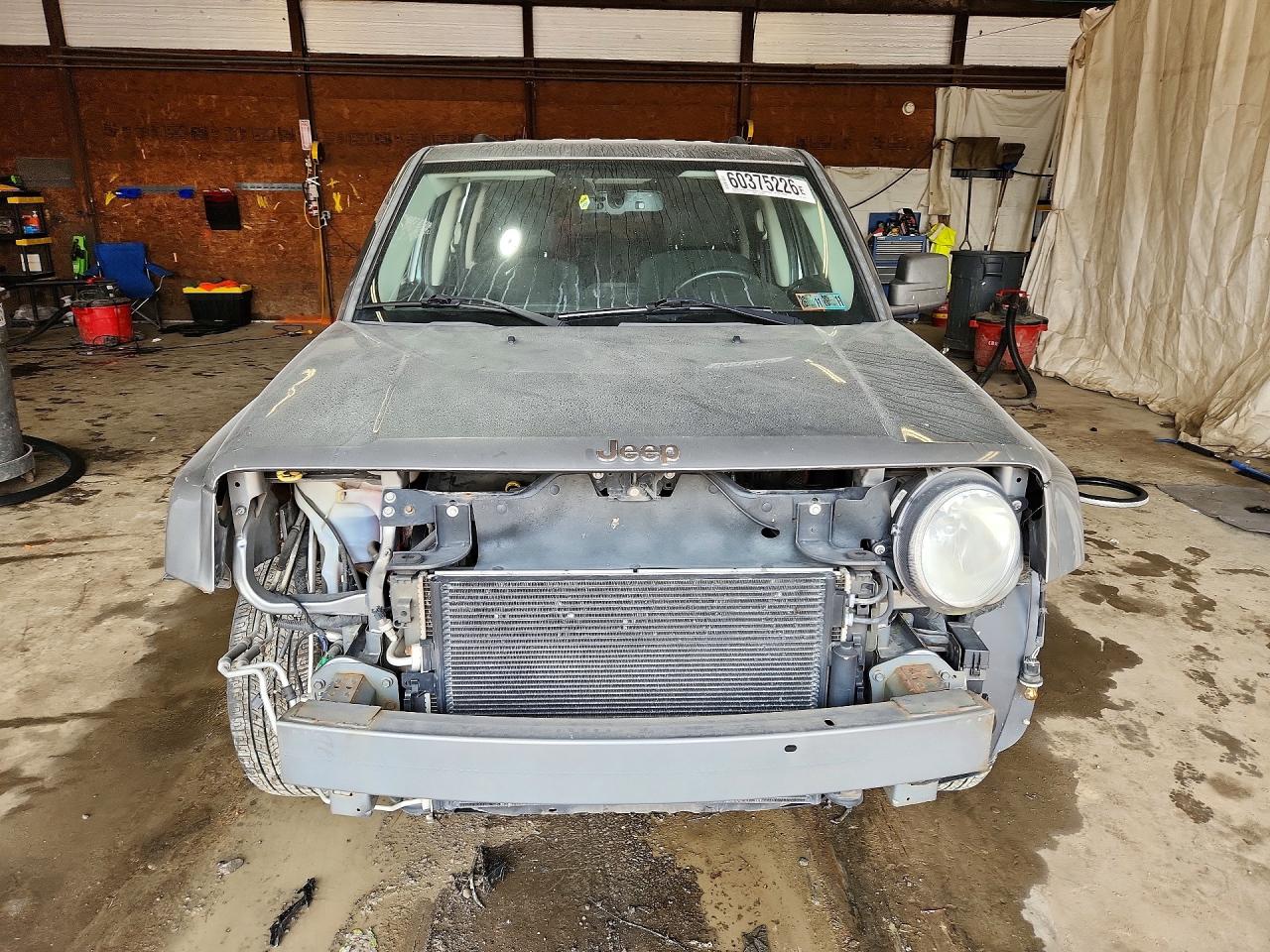 2013 Jeep Patriot Latitude Silver vin: 1C4NJRFB8DD101091