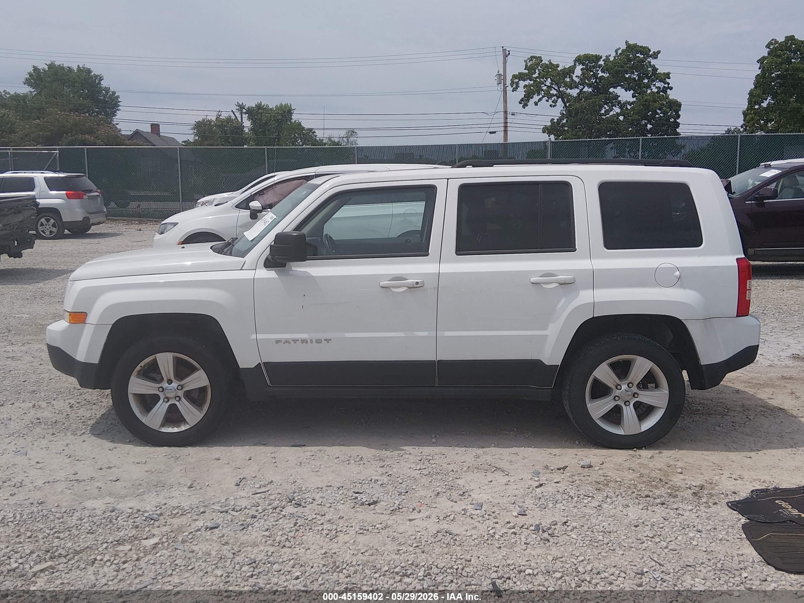 2013 Jeep Patriot Latitude White vin: 1C4NJRFB8DD114701
