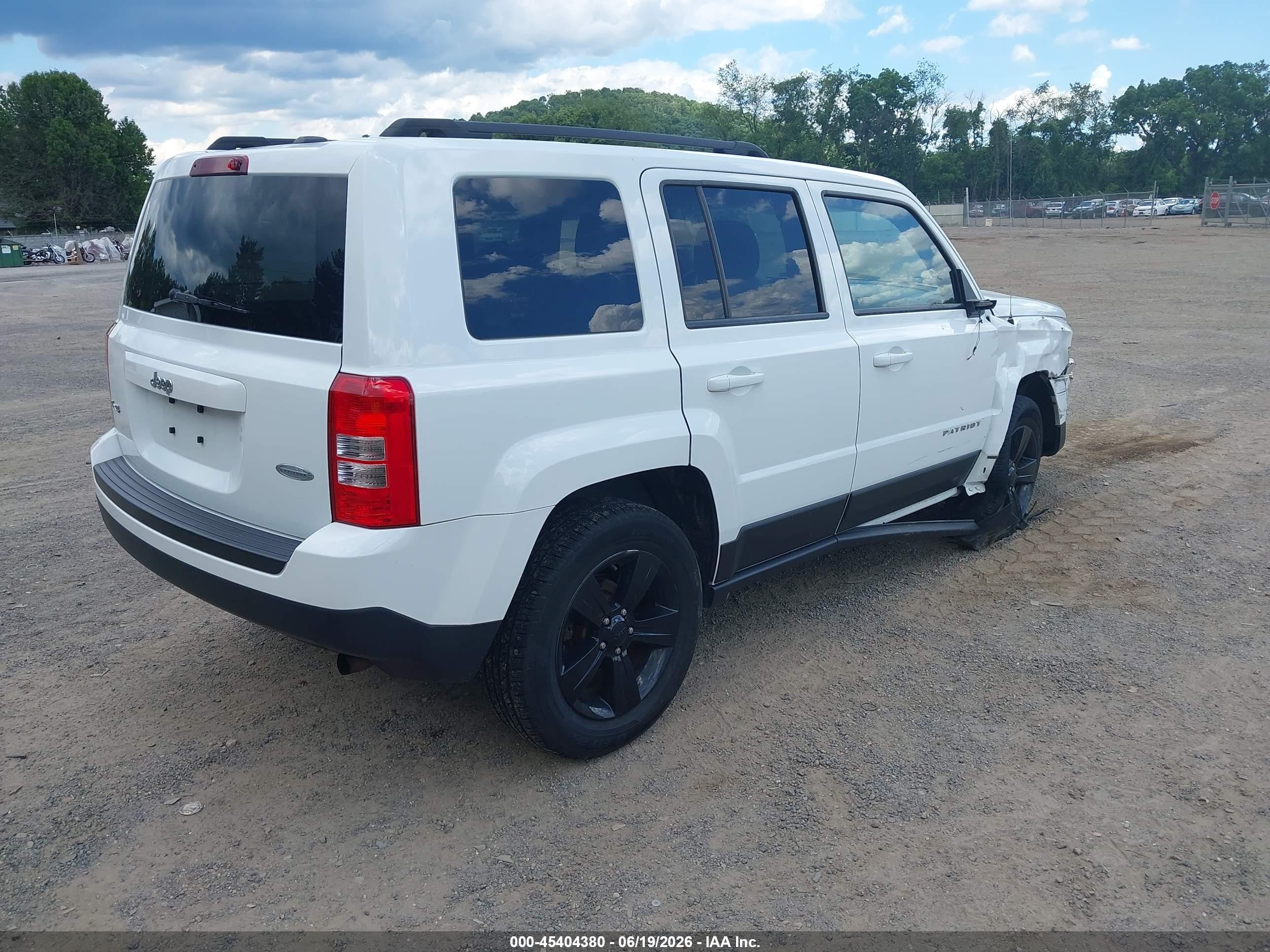 2014 Jeep Patriot Latitude Белый vin: 1C4NJRFB8ED762413