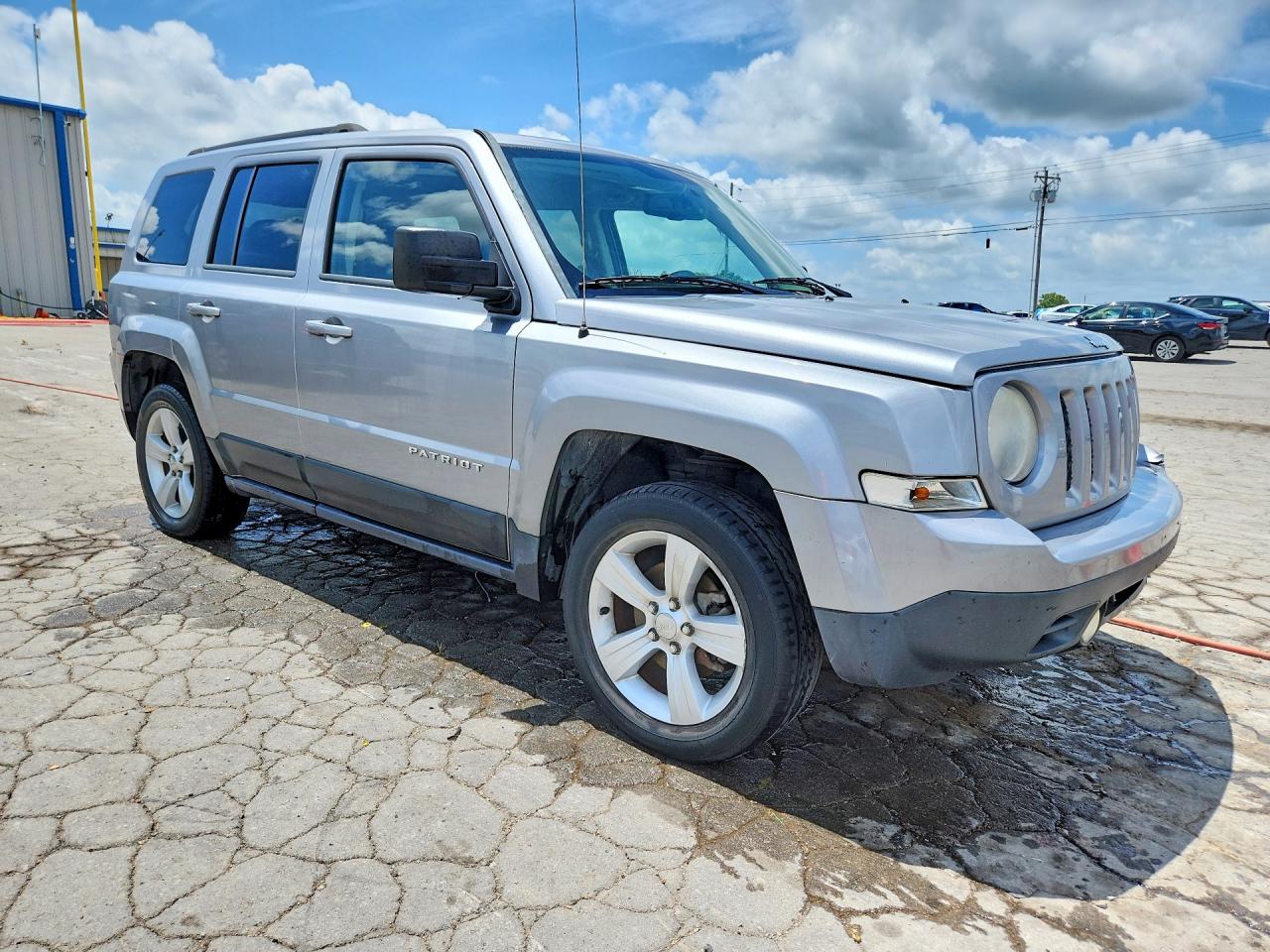 2014 Jeep Patriot Latitude Silver vin: 1C4NJRFB8ED765778