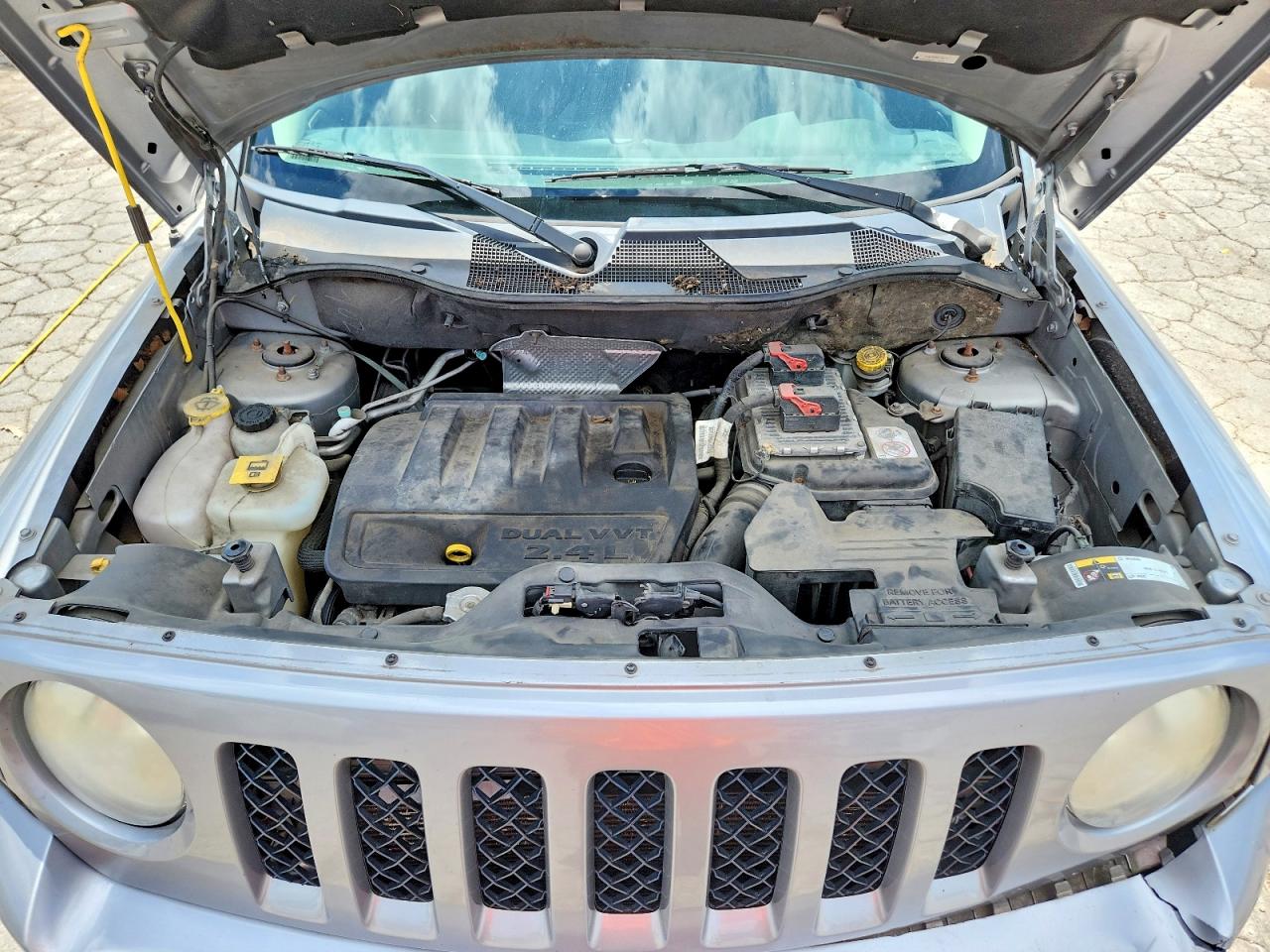 2014 Jeep Patriot Latitude Silver vin: 1C4NJRFB8ED765778