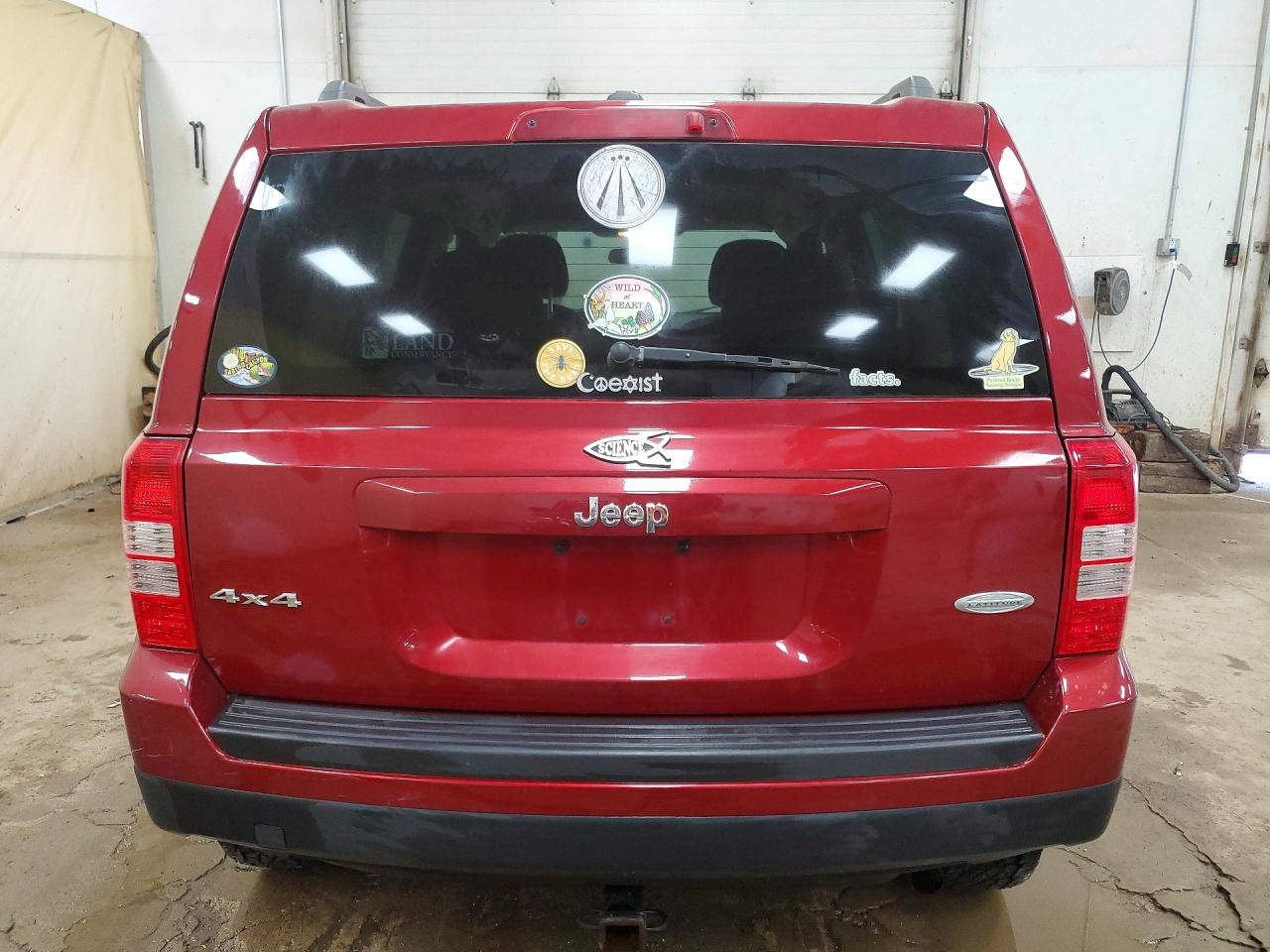 2014 Jeep Patriot Latitude Red vin: 1C4NJRFB8ED852984