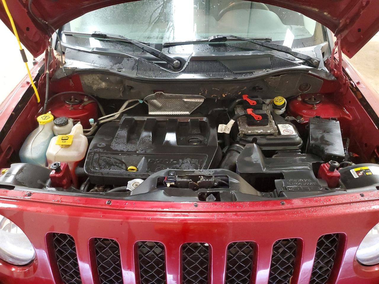 2014 Jeep Patriot Latitude Red vin: 1C4NJRFB8ED852984