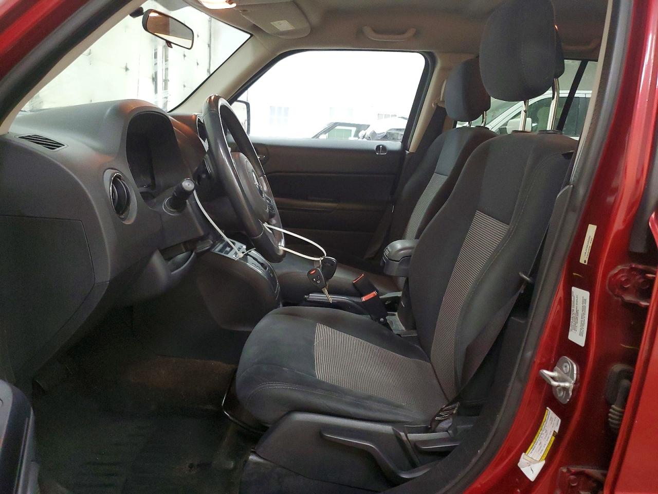 2014 Jeep Patriot Latitude Red vin: 1C4NJRFB8ED852984